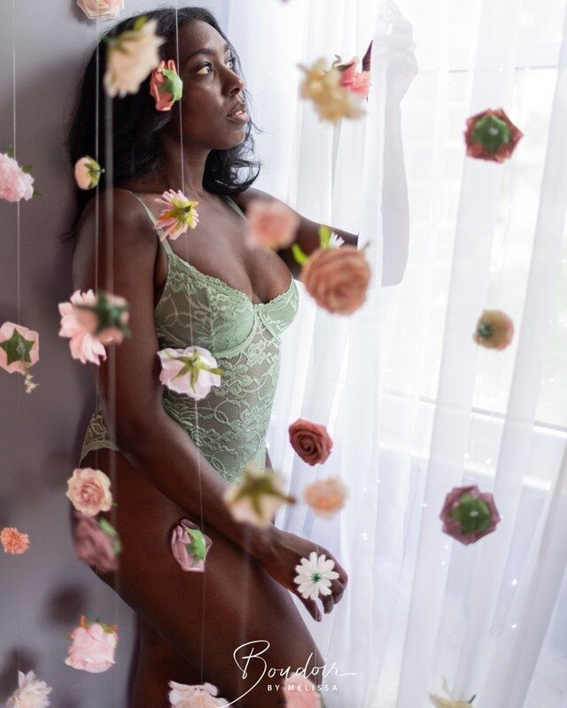 8 Days Left! 📸 Sign up for our very first Boudoir Tasting shot by @boudoirbymelissam and guided by our founder @feelingforserenity (model)

A one-of-a-kind experience for YOU. In a digital age where we collect images (mostly selfies) on our devices,