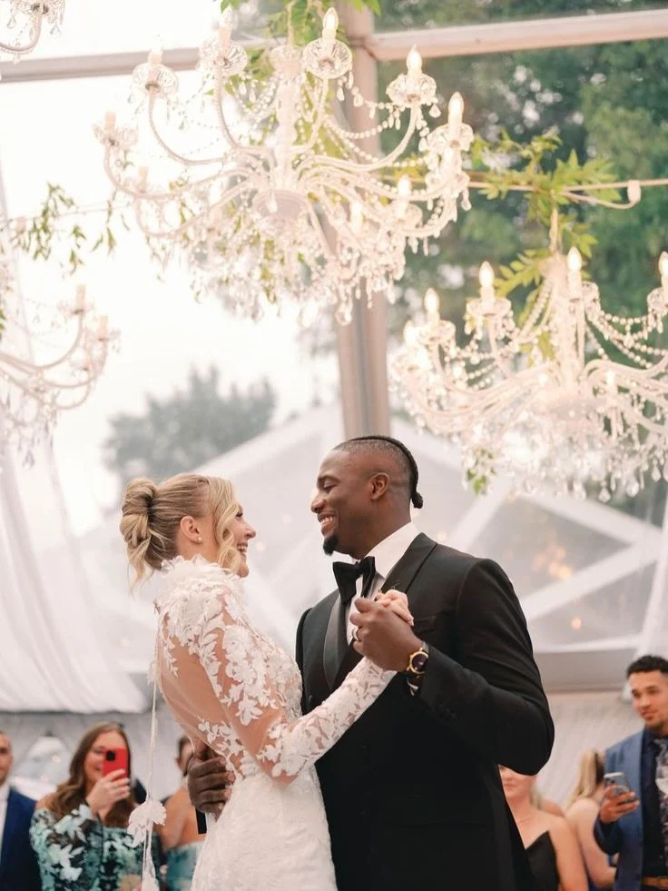 Classic, fresh, and endlessly romantic 🤍
.
.
.
.
Planning &amp; Event Design: @therefinedhost
Reception Venue: Private Country Club
Wedding Photography: @kristenstonephotography
Flatlay Photography: @annieluiphotography.flatlays
Lighting: @speierdis