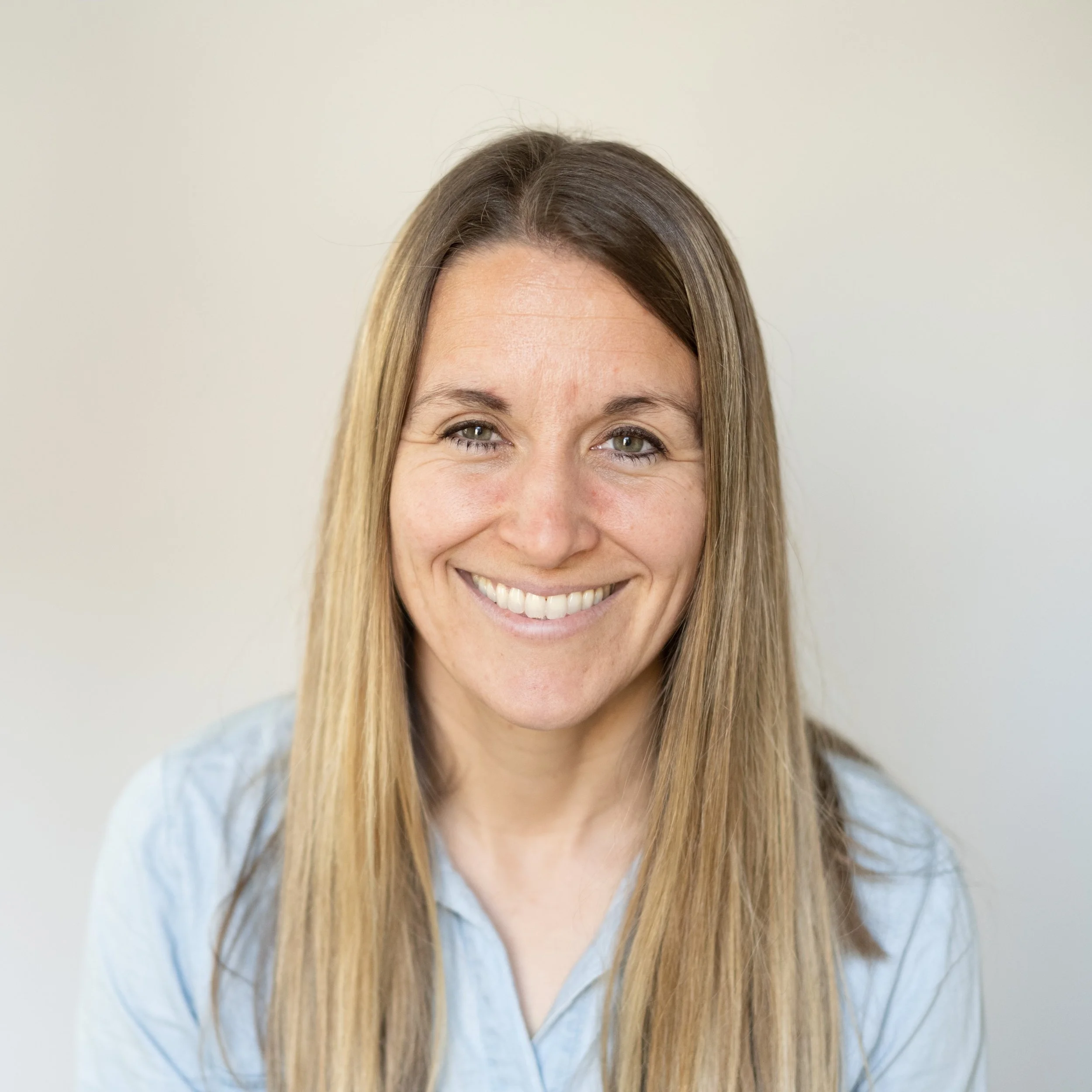 Amber Jones, Aide