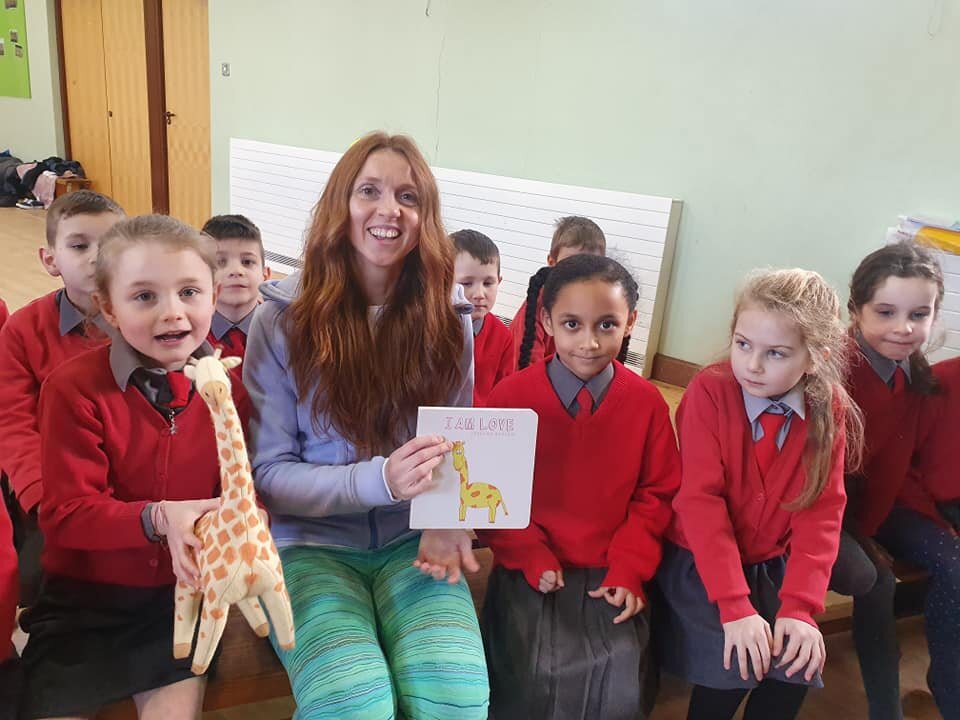 Terri McMenamin Visits Scoil Íosagáin