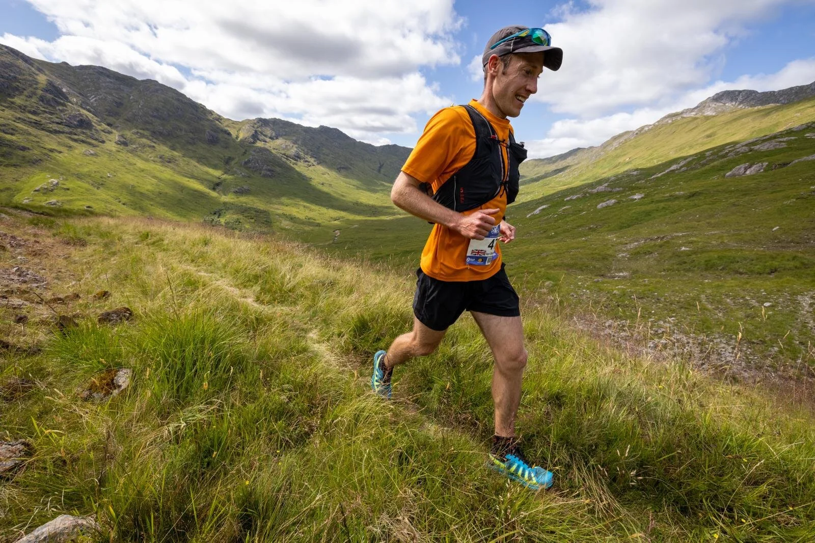 Day 1: Runners enjoy sunshine, good chat and great views 