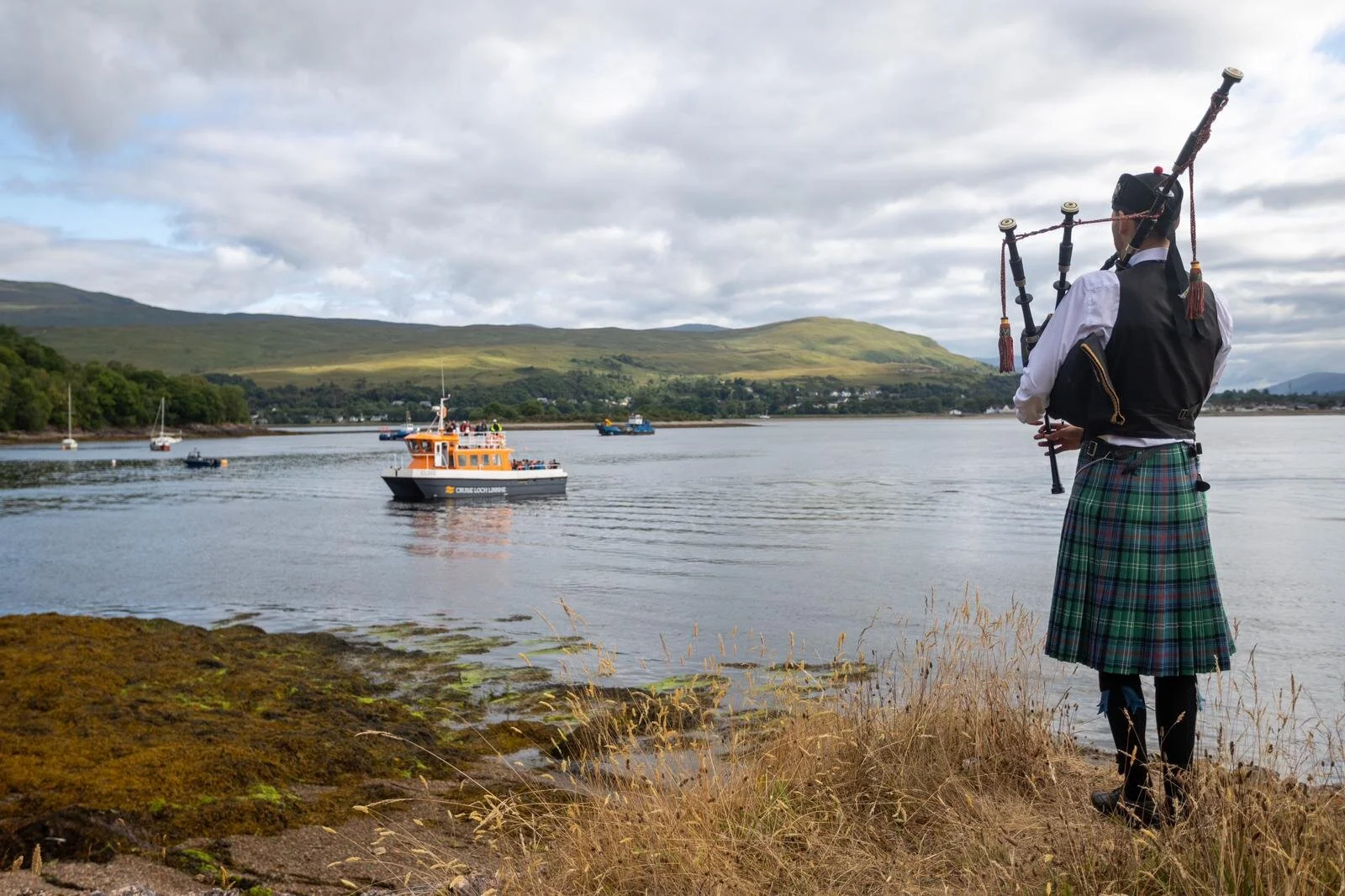 Louis pipes the runners on the first day of the Cape Wrath ultra. ©No Limits Photography