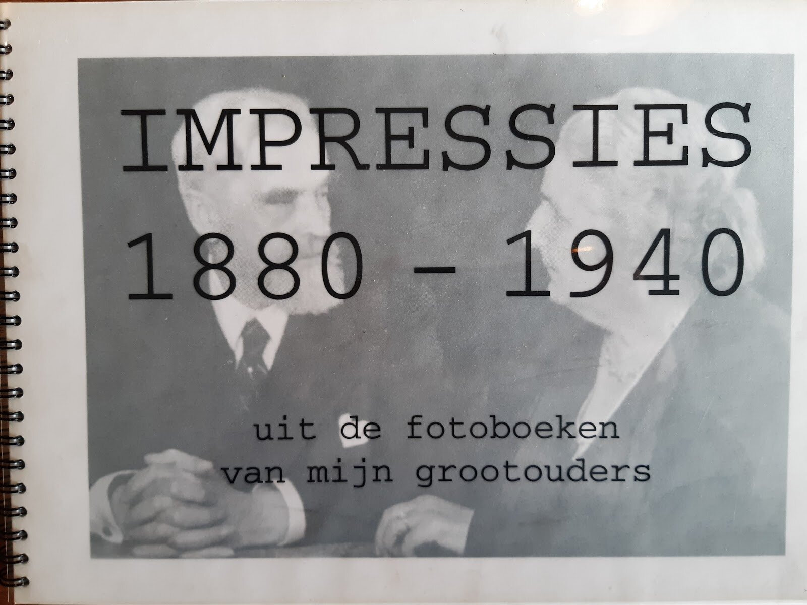 Impressies uit fotoboeken grootouders 1880-1940 door Aad van Hall