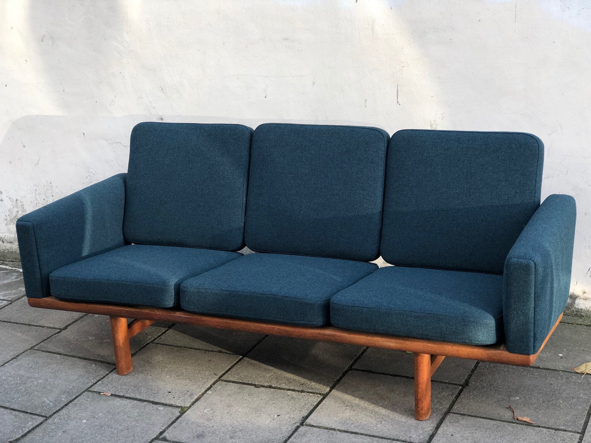 Hans Wegner GE-236/3 Sofa