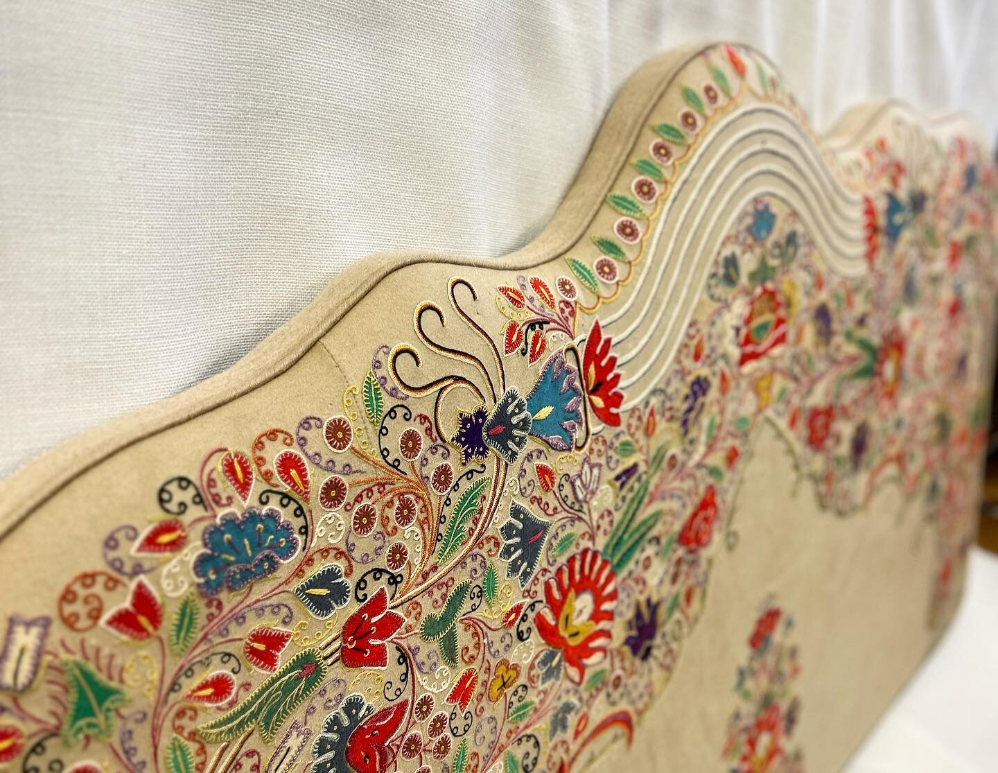 Antique fabric 🤝 Bespoke headboard. This glorious embroidered fabric was previously a curtain, found in a little shop by our client, sent for a very careful clean and then turned it into a headboard in our workshop, with the board shape hand cut to 