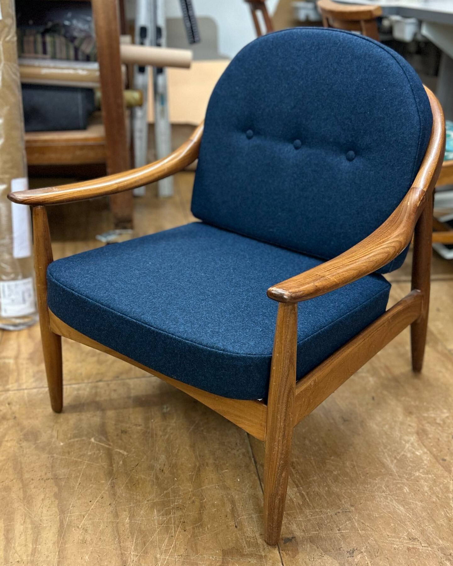 Sometimes the simple jobs are super satisfying. New firm webbing and cushions for this pair of Greaves and Thomas chairs, fabric is @camirafabrics Blazer. Swipe for the before.
.
.
.
#greavesandthomas #midcenturymodern #midcenturychair #interiordesig