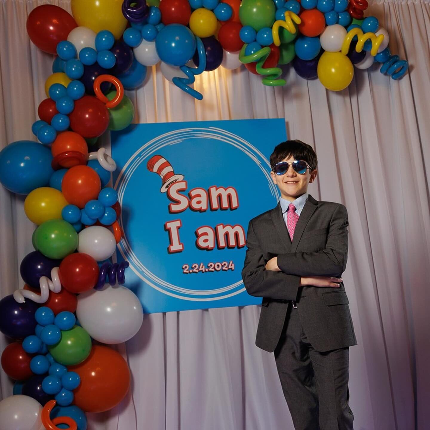 A Seussian spectacle for Sam&rsquo;s special day! Feasting, merriment, and enjoyment were here, there, and everywhere 🎈

📸 @alisontremblayphoto 

#drseuss #drseussquotes #drseussquotes #ohtheplacesyoullgo #barmitzvahdj #barmitzvahdecor #barmitzvahp