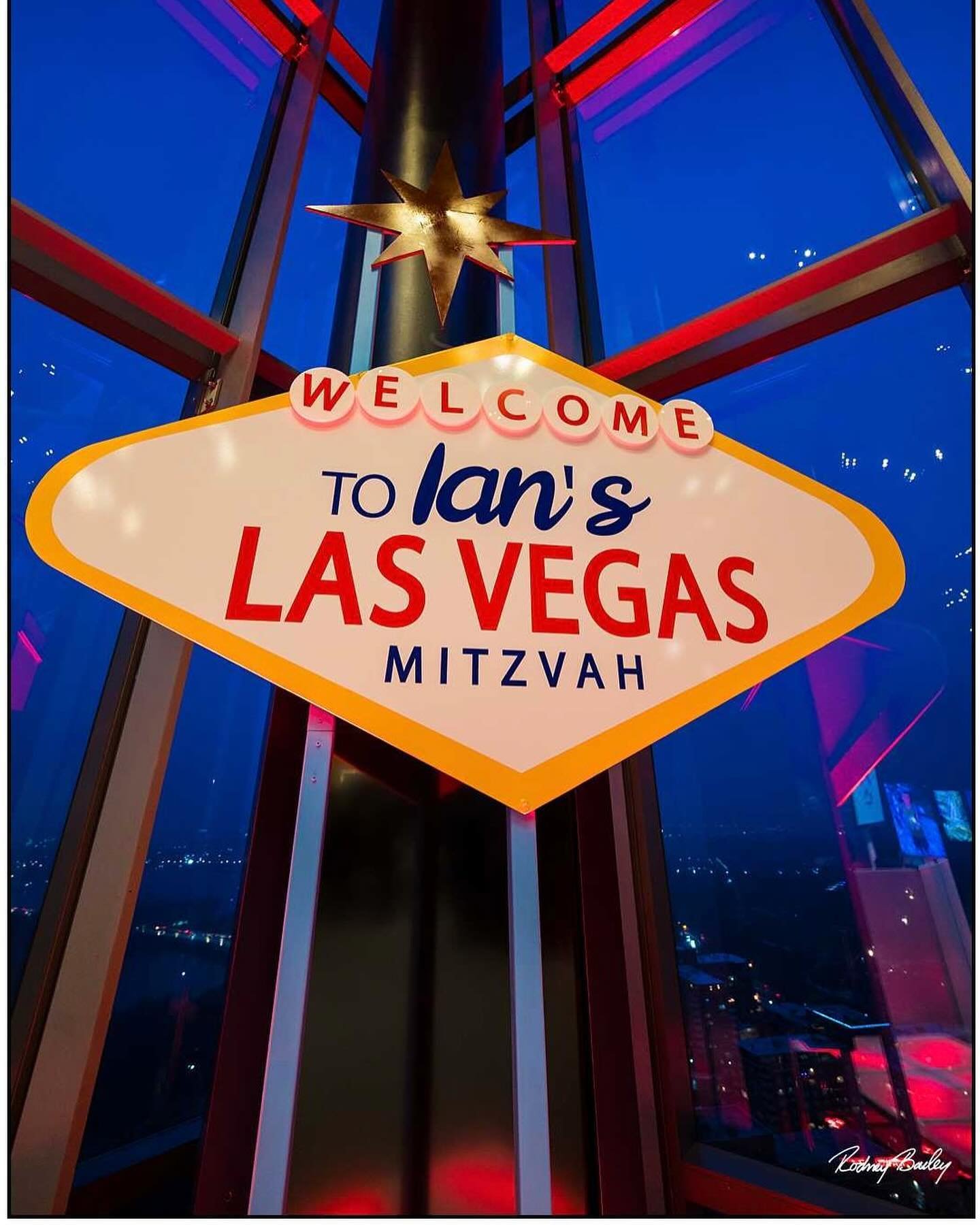 Ian hit the jackpot at his Las Vegas themed Bar Mitzvah! Roll with us through the night of Vegas glamour and bright city lights 🎲

📸 @rodneybailey.mitzvah.photos 

#vegastheme #barmitzvahdecor #barmitzvahparty #barmitvahideas #mitzvahdc #mitzvahmar