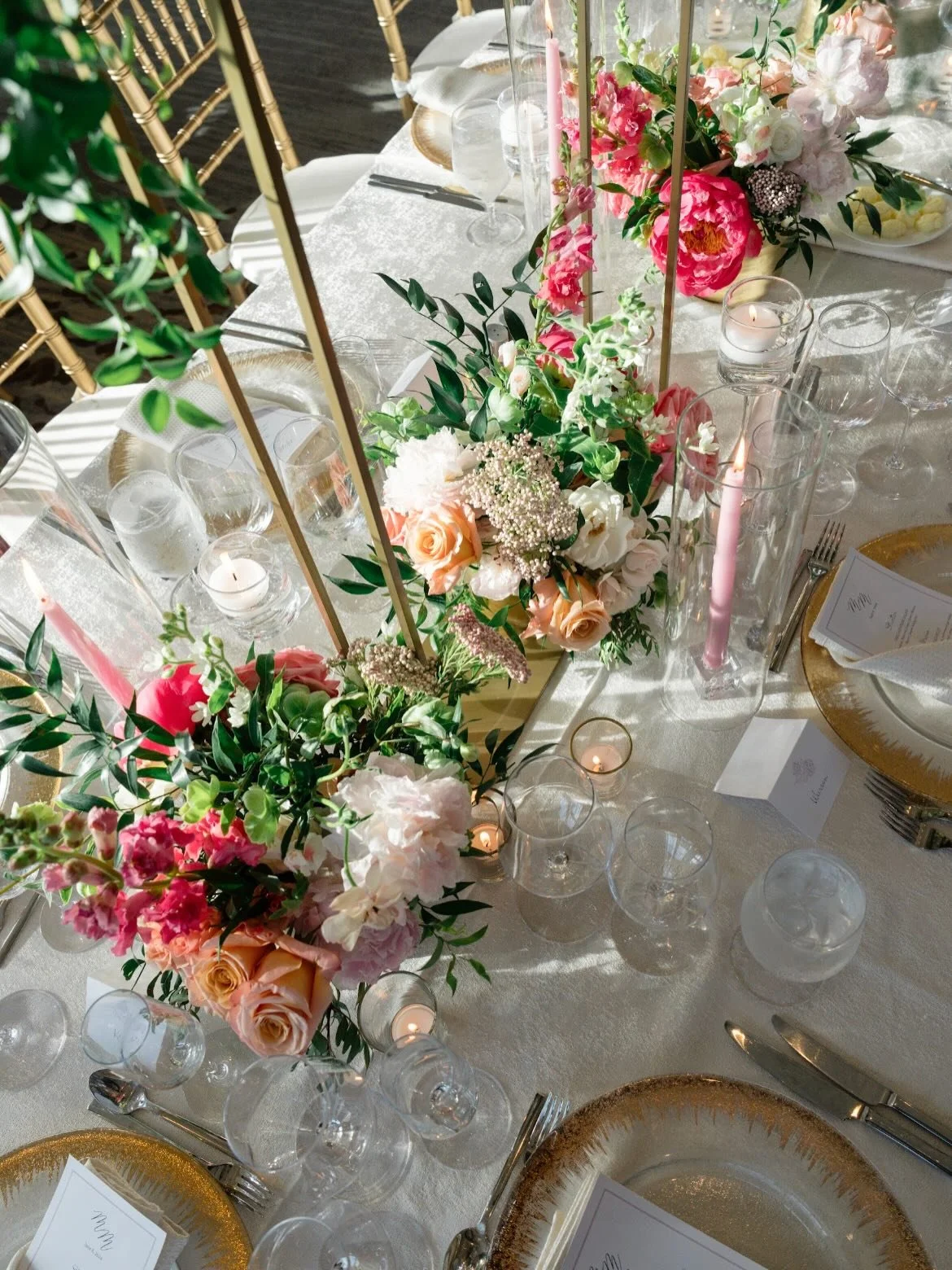 Counting down the days until spring🌷Give me all the garden venues, soft color palettes, outdoor receptions, and romantic golden hour photos. Spring wedding season, we are READY💞 Until then I&rsquo;ll be dreaming of fresh blooms and &ldquo; I do&rsq