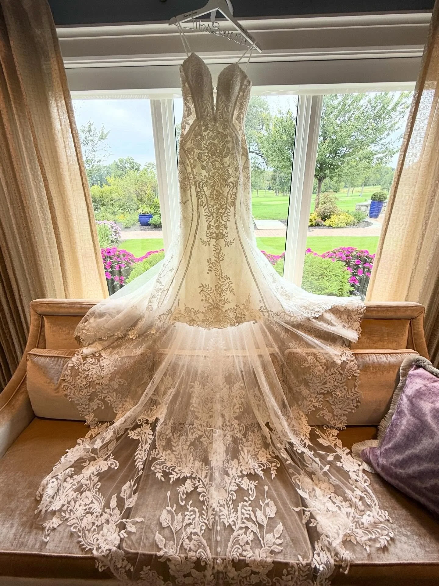 Still dreaming about Karen and Jeremy&rsquo;s magical day. Cheers to all those newly engaged couples out there. 🥂
Now let&rsquo;s start planning!💍

#weddingday #engagements #imengaged #bridetobe #lovestory