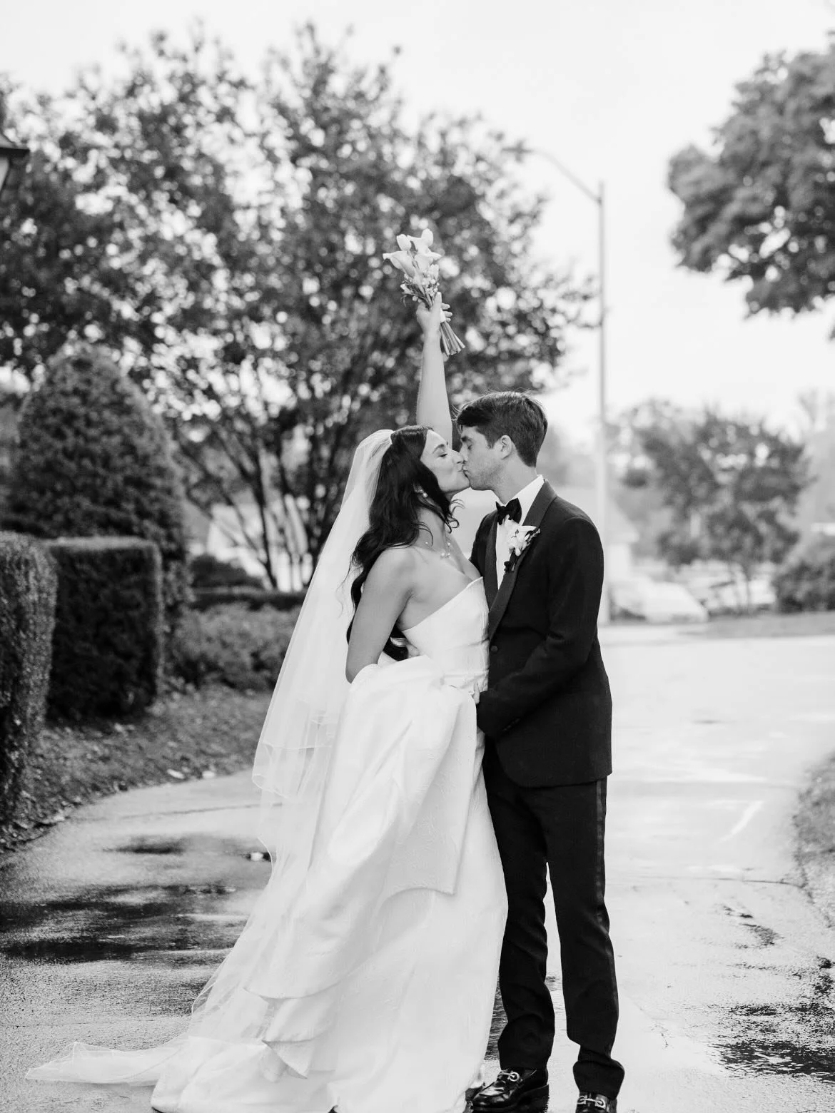 Some weddings feel like a celebration&hellip; and some feel like a story you never want to end🤍

Erin &amp; Ryans wedding was one of those nights! As the sun set, the reception space transformed into pure magic. The sailcloth tent was filled with in