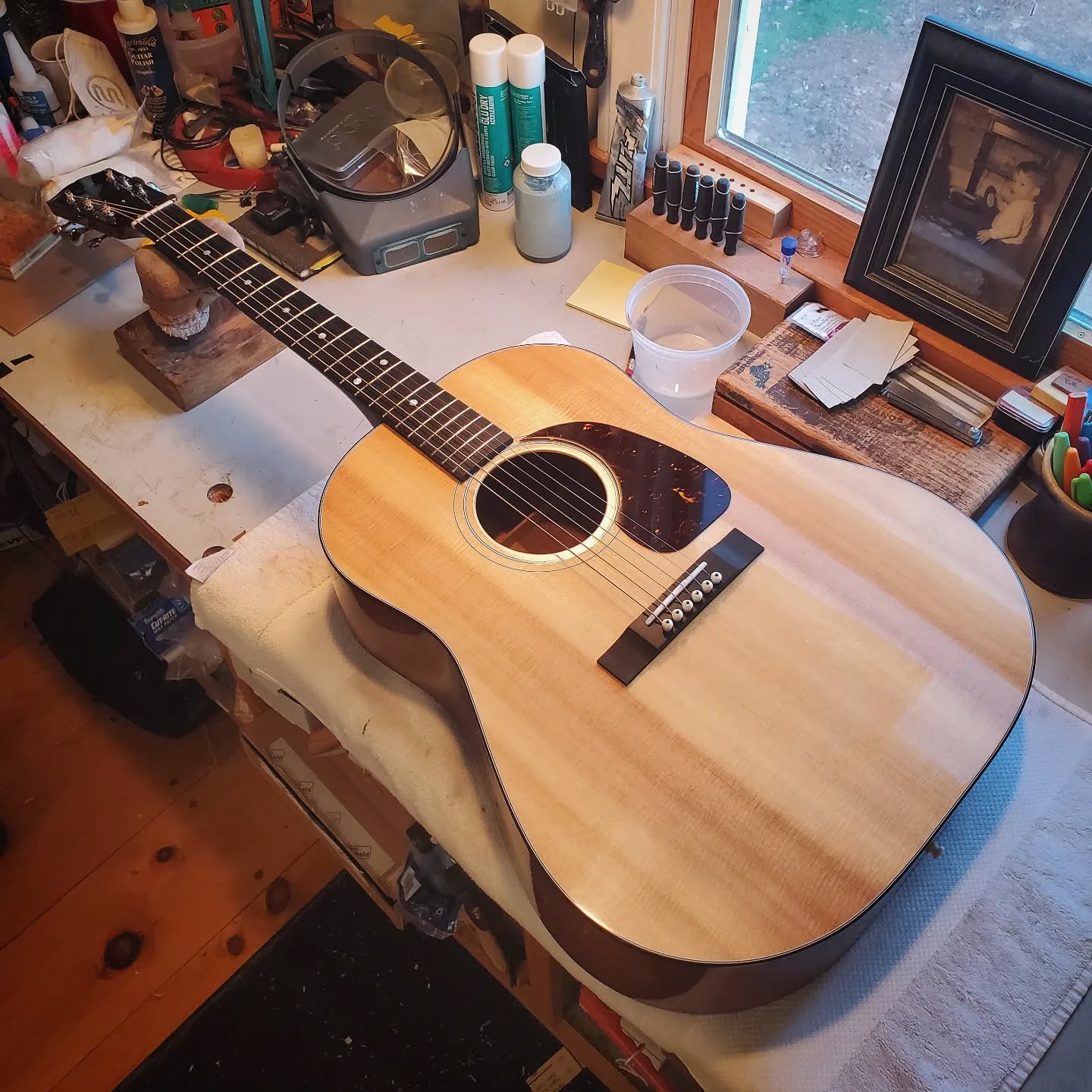 Another Powell Slope-Shoulder Jumbo is headed out the door. Top is reclaimed Sitka Spruce from an old Vancouver Log Bridge. Back and sides are Grenadillo. Mahogany neck with ebony fretboard, bridge, and headplate. What a beaut! 

#guitar #guitars #gu