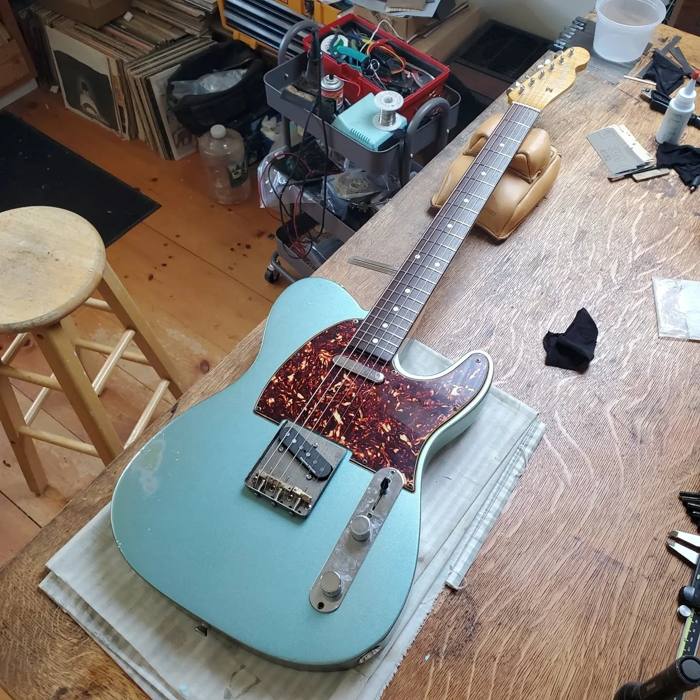 Tele Tuesday! Another fun partscaster!

#guitar #guitars #guitarra #guitarras #gita #guitarporn #guitarsofinstagram #luthier #lutherie #guitarshop #guitarrepair #music #instruments #repairshop&nbsp; #telecaster #fender #teal #partscaster #tele #relic