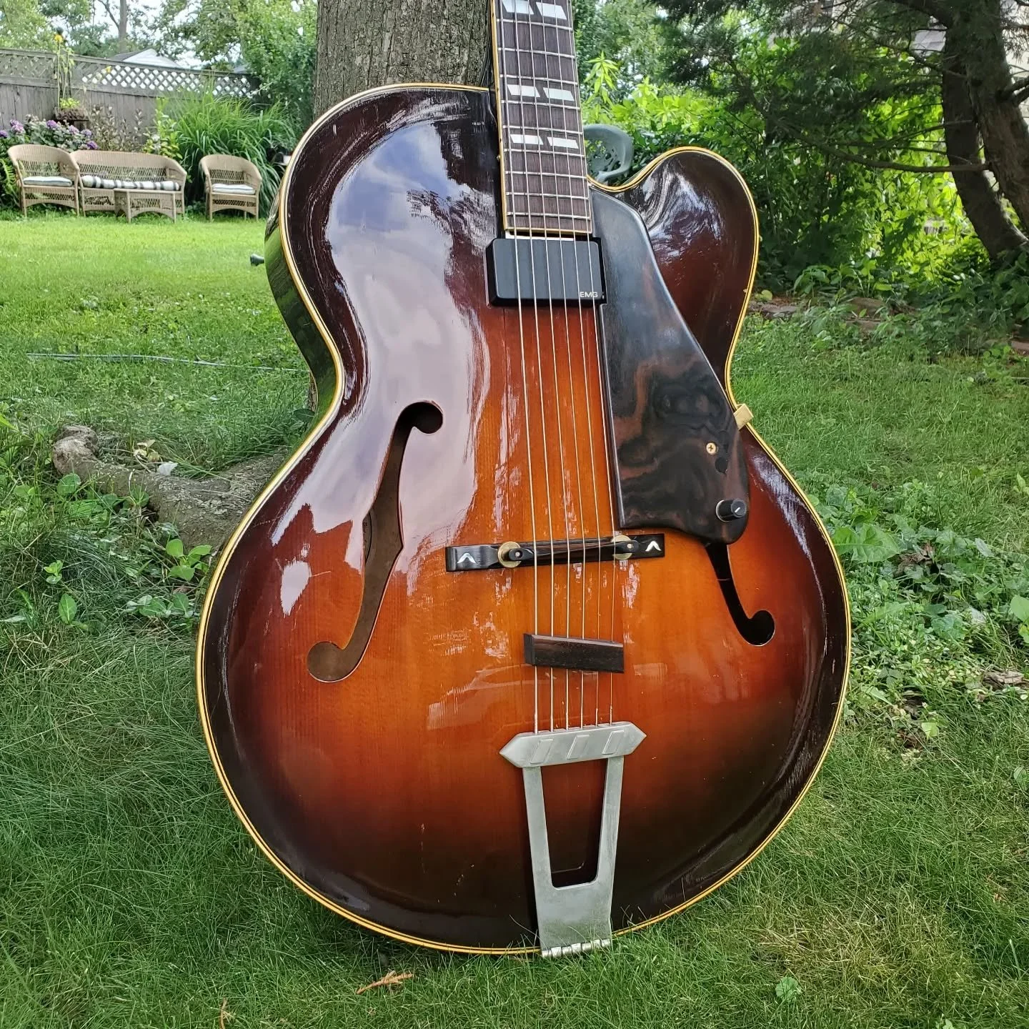 This gorgeous and pristine 1949 Gibson L-7 Premiere rolled through for some wiring repairs and a setup. It turned a few heads. 

#guitar #guitars #guitarra #guitarras #gita #guitarporn #guitarsofinstagram #luthier #lutherie #guitarshop #guitarrepair 