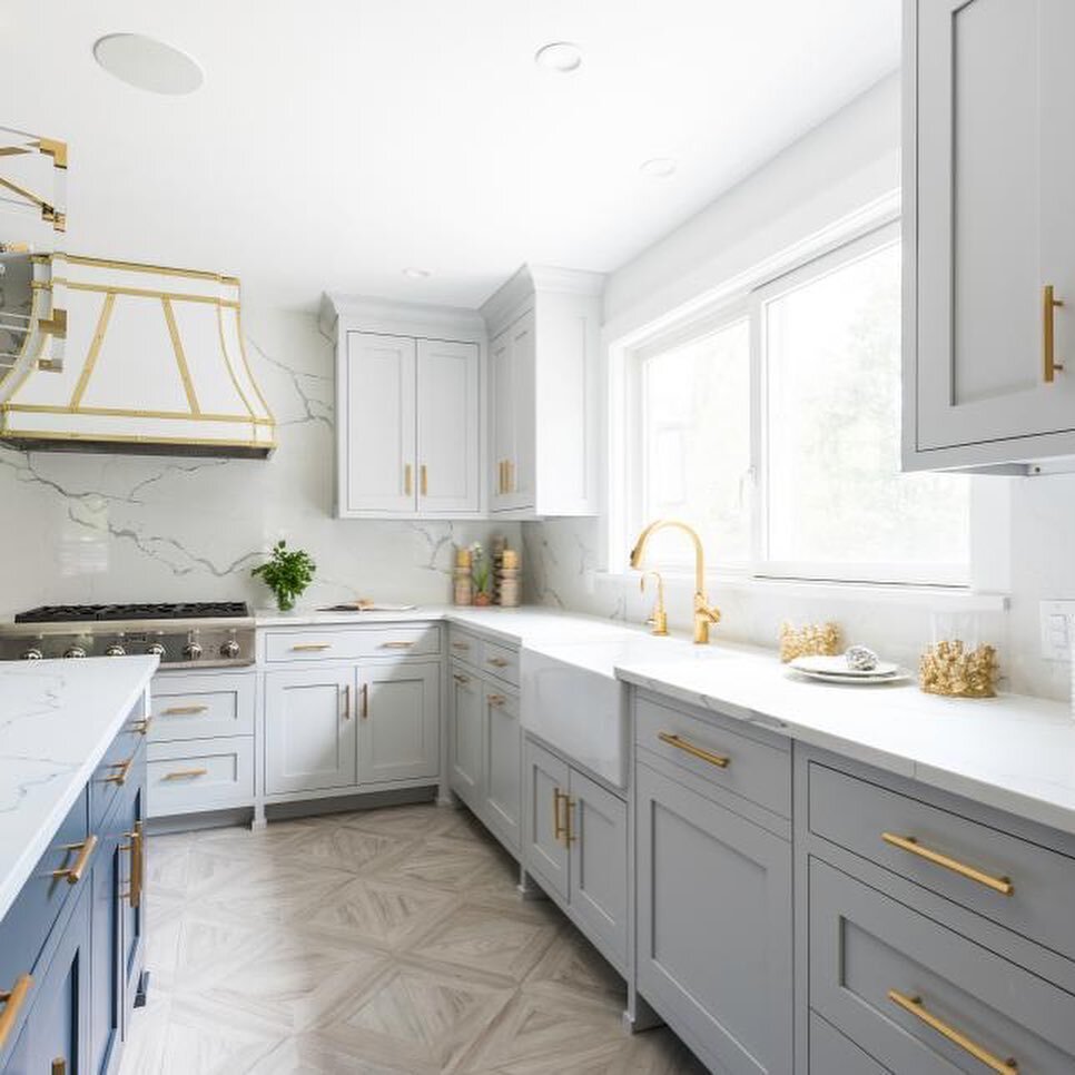 Looking for a way to spruce up your kitchen? Try adding a backsplash!✨

A backsplash will be the focal point of your kitchen and is a great opportunity to be creative and show off your personality!🤩

📸: @hgtvhome @hgtv