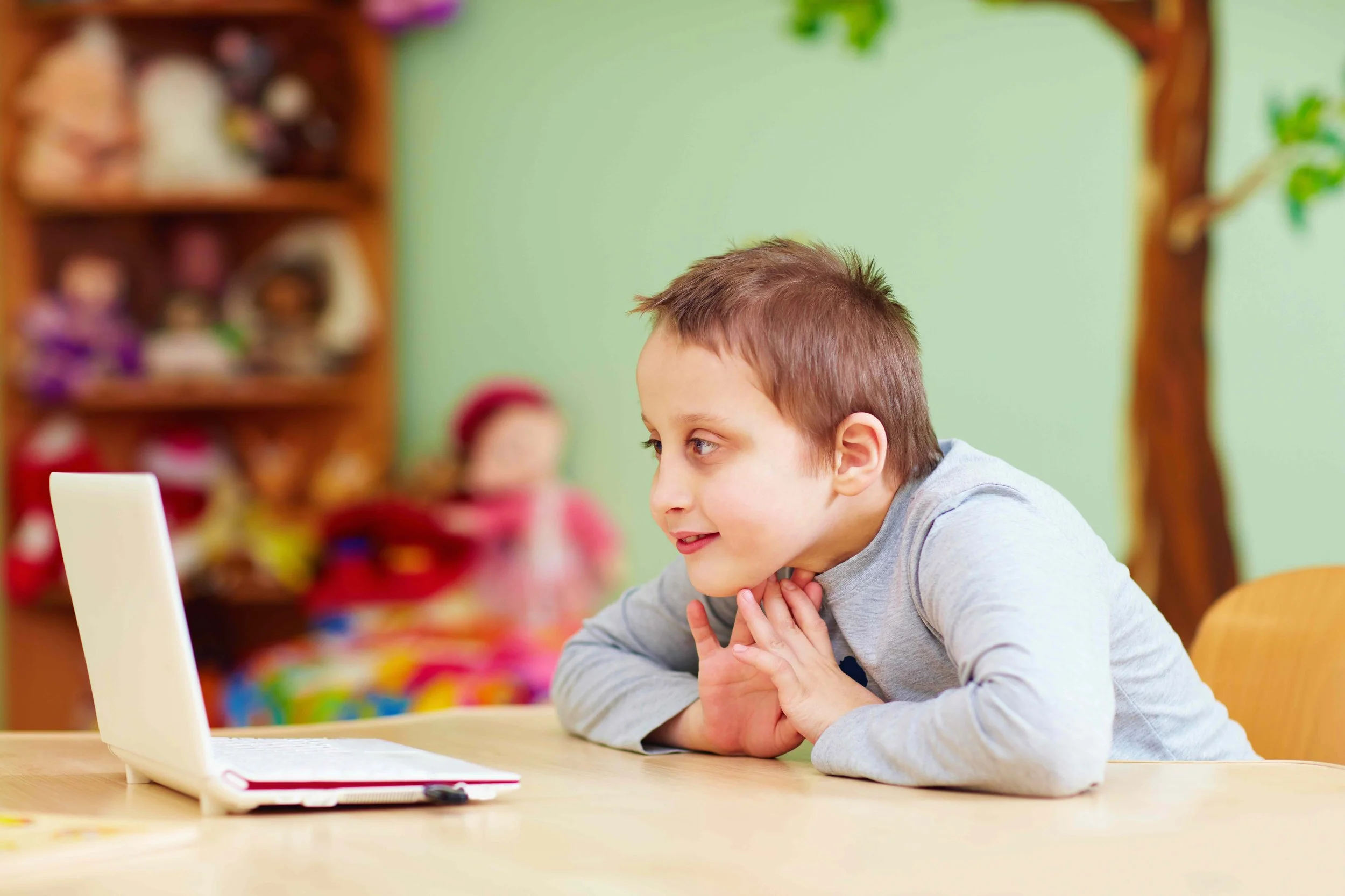 boy participating in teletherapy session for childhood apraxia of speech CAS