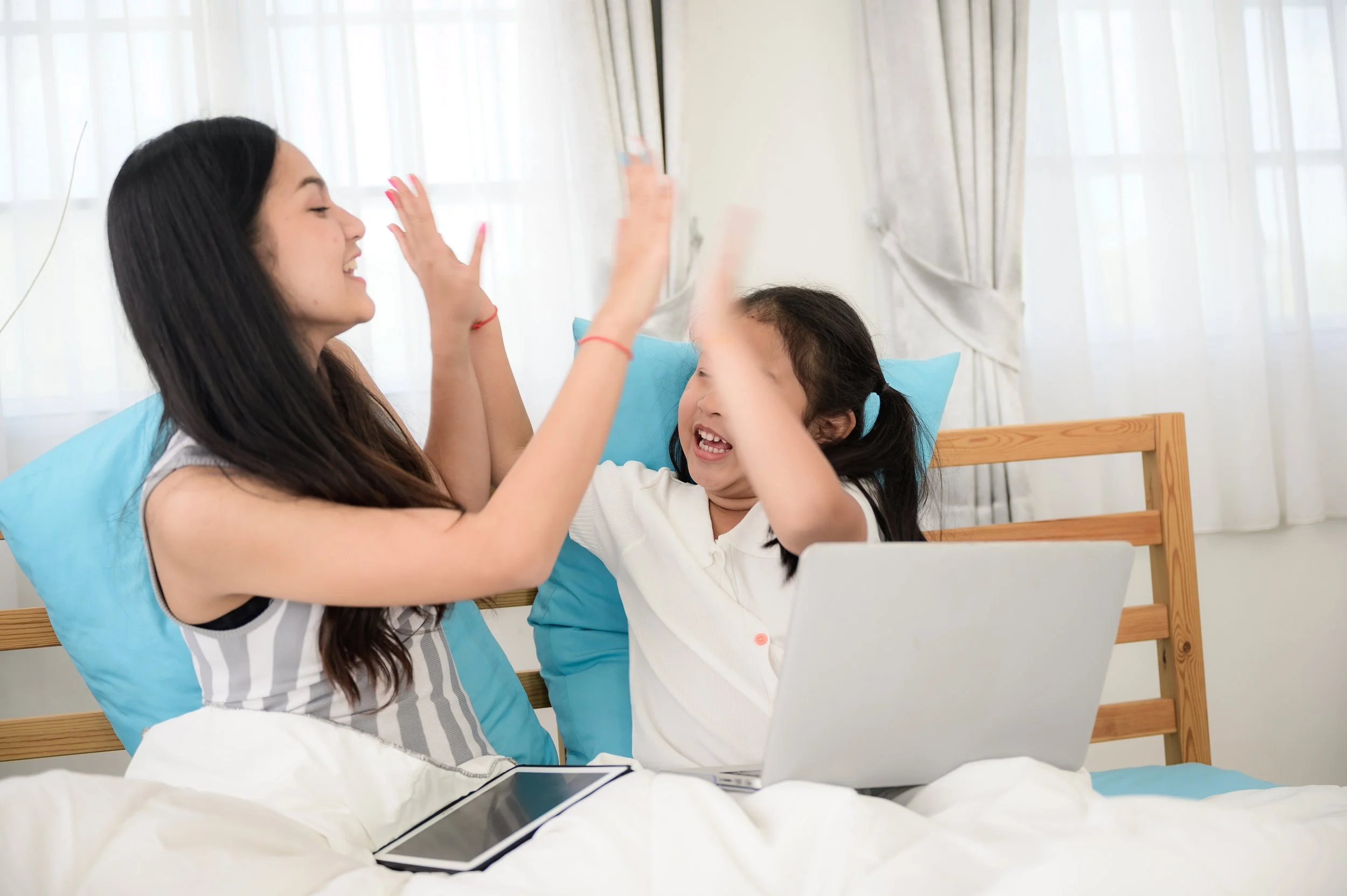 Family celebrating progress during an online speech therapy session, highlighting successful teletherapy outcomes for children.
