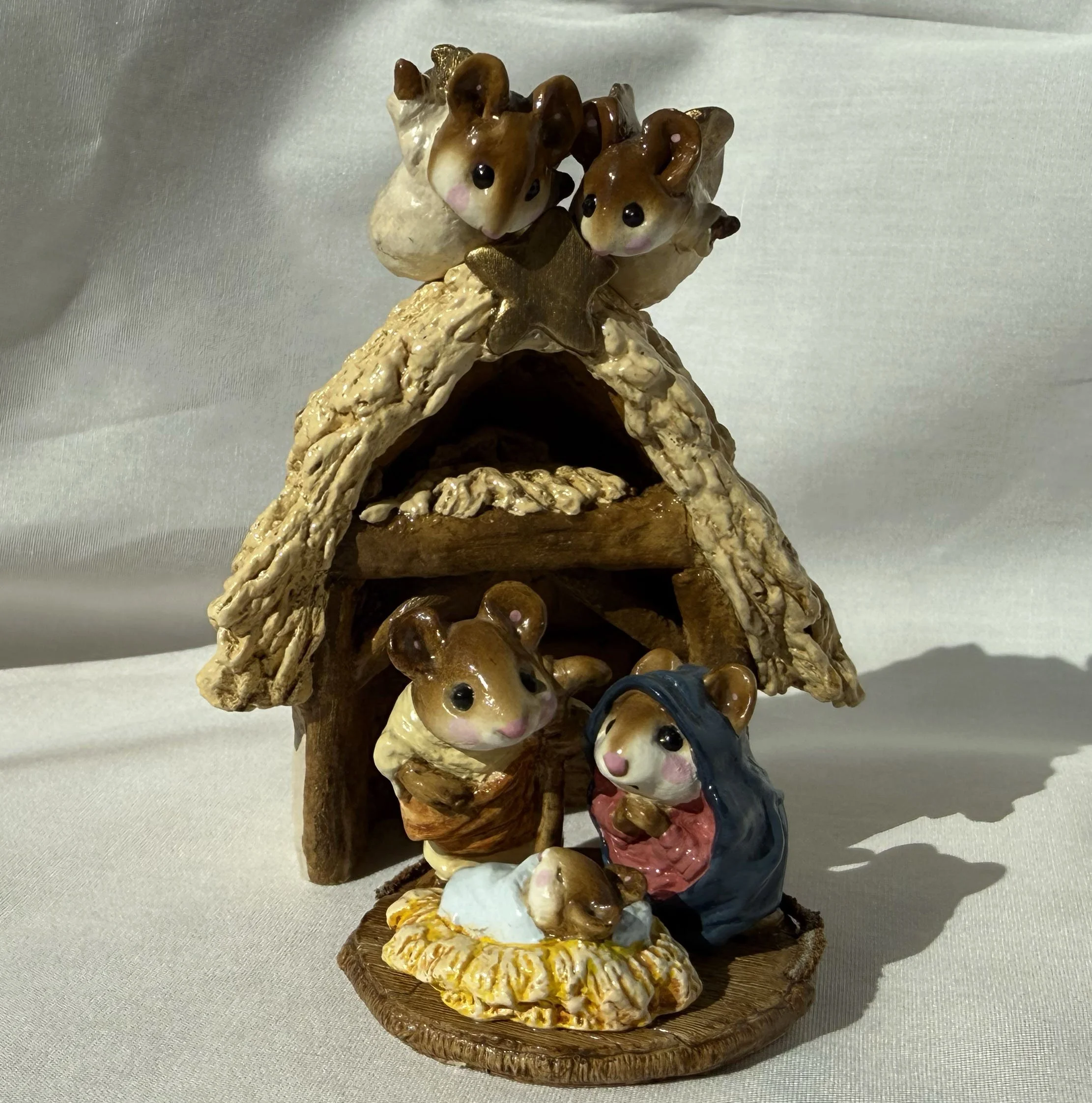 Chris-Mouse Pageant and Stable [CONSIGNMENT PIECE]