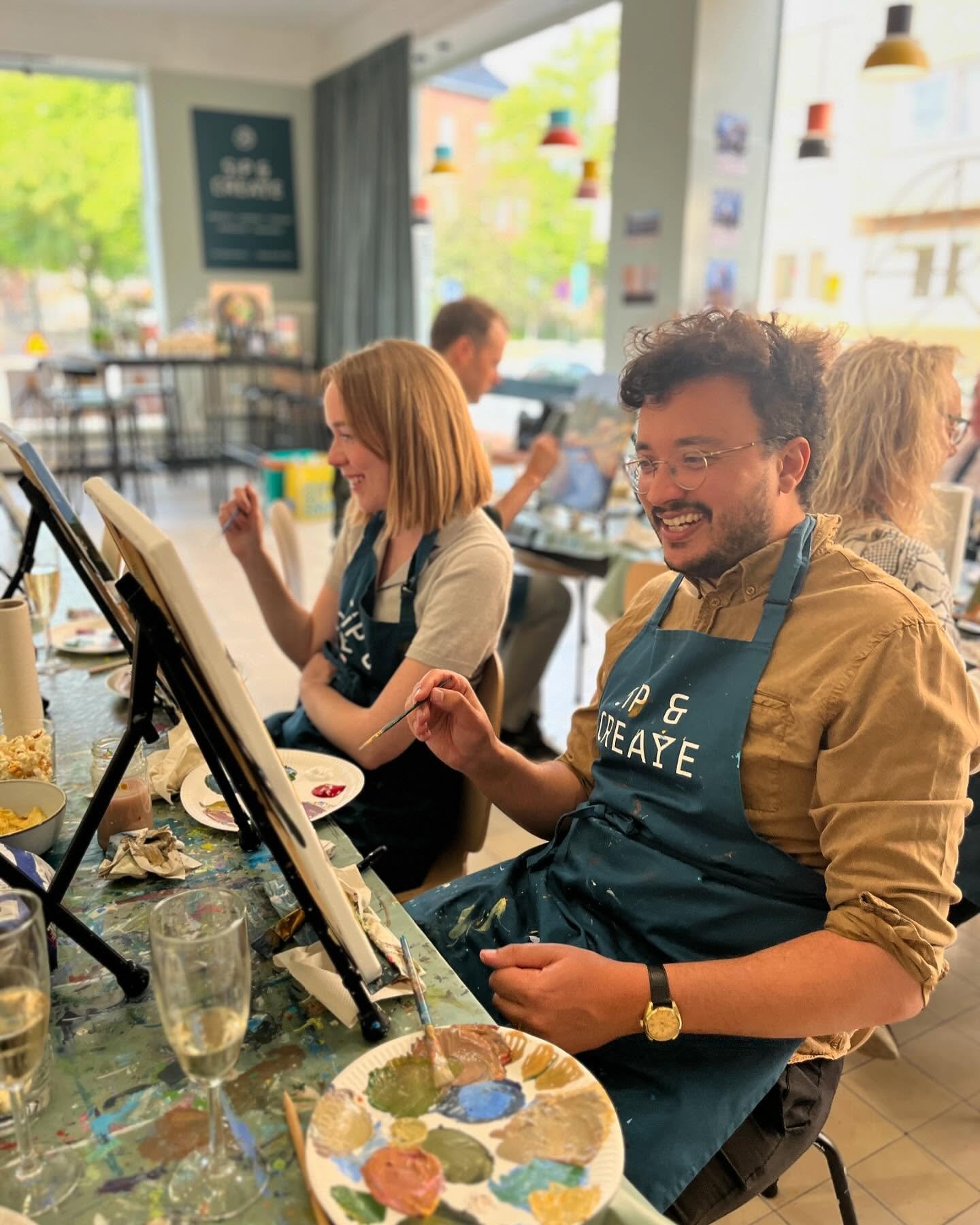 We will host events all summer! 🌞 you will find the calendar at sipandcreate.se 

#sipandcreatemalmo #sipandcreate #artnight #paintparty #creativity #paintingevent #artmalmo