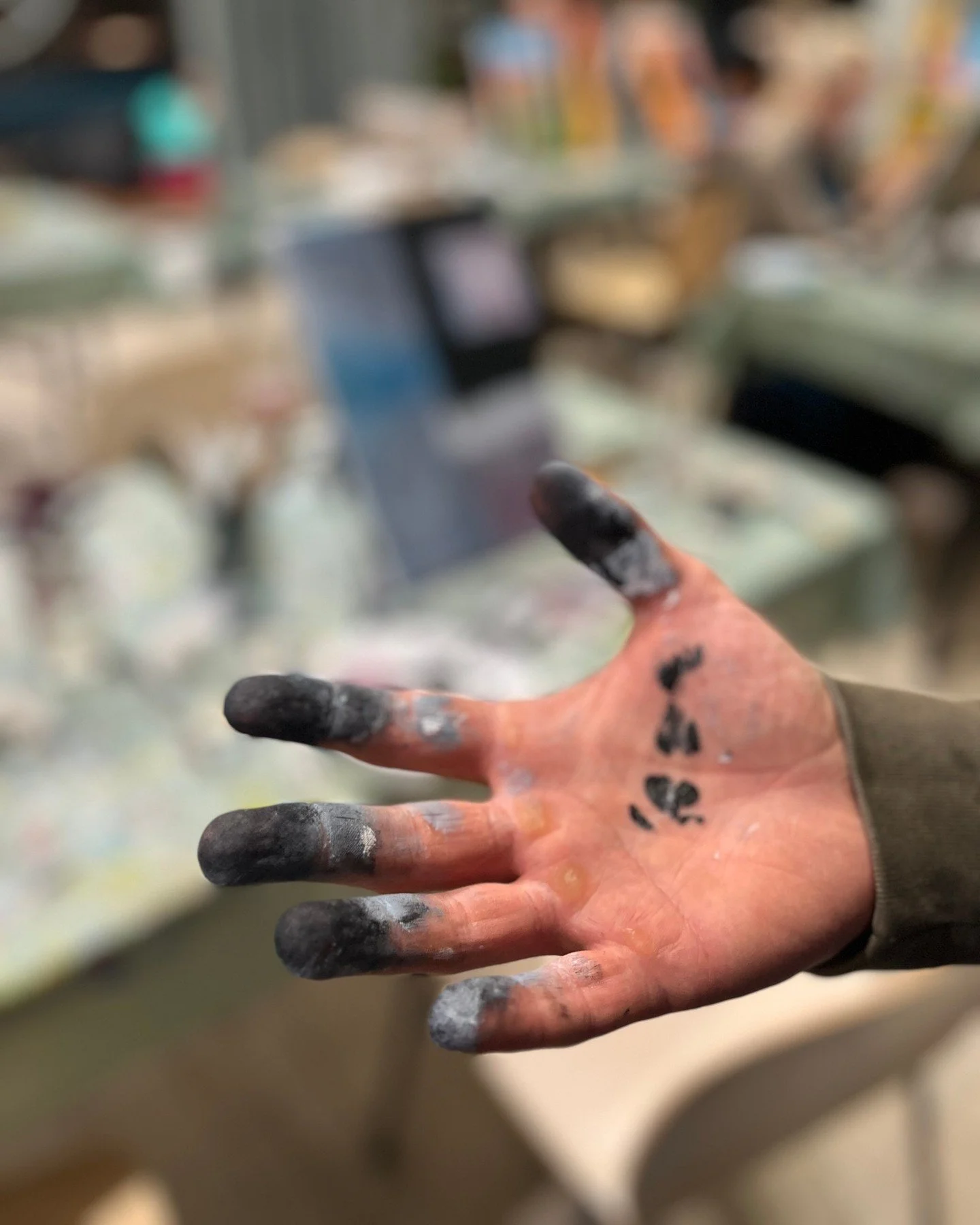Time to finally get your hands dirty 😎 

#sipandcreatemalmo #paintingevent #artnight #sipandcreate #painting #sipandpaint #malmoart #artinmalmo #kickoff #teambuilding #paintparty #paintingparty #artlab #artlab19