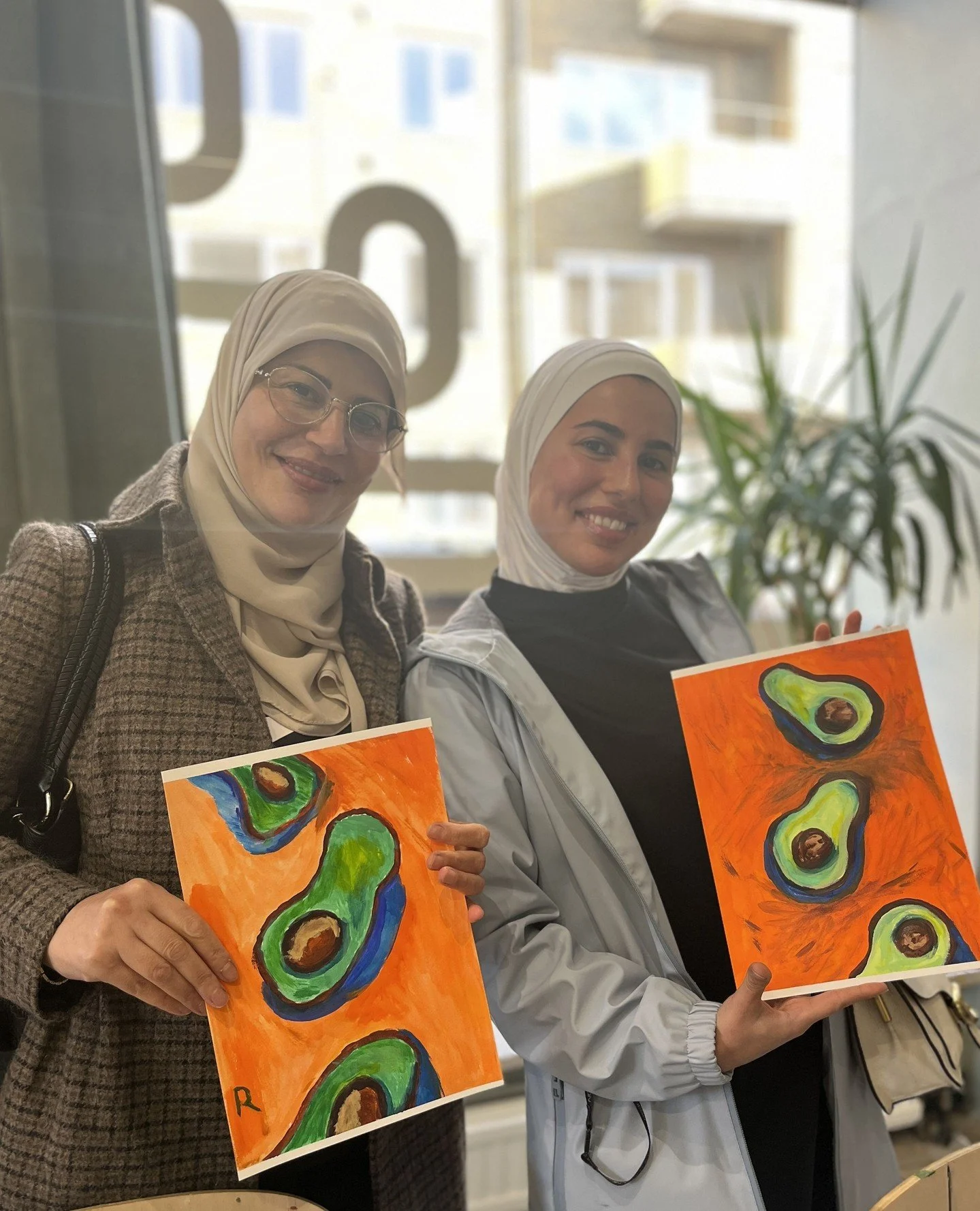 We love to see your interpretations and free expression in the studio! Artworks from our Afterwork and Drop in! 
⁠
#sipandcreatemalmo #paintingevent #artnight #sipandcreate #painting #sipandpaint #malmoart #artinmalmo #kickoff #teambuilding #paintpar