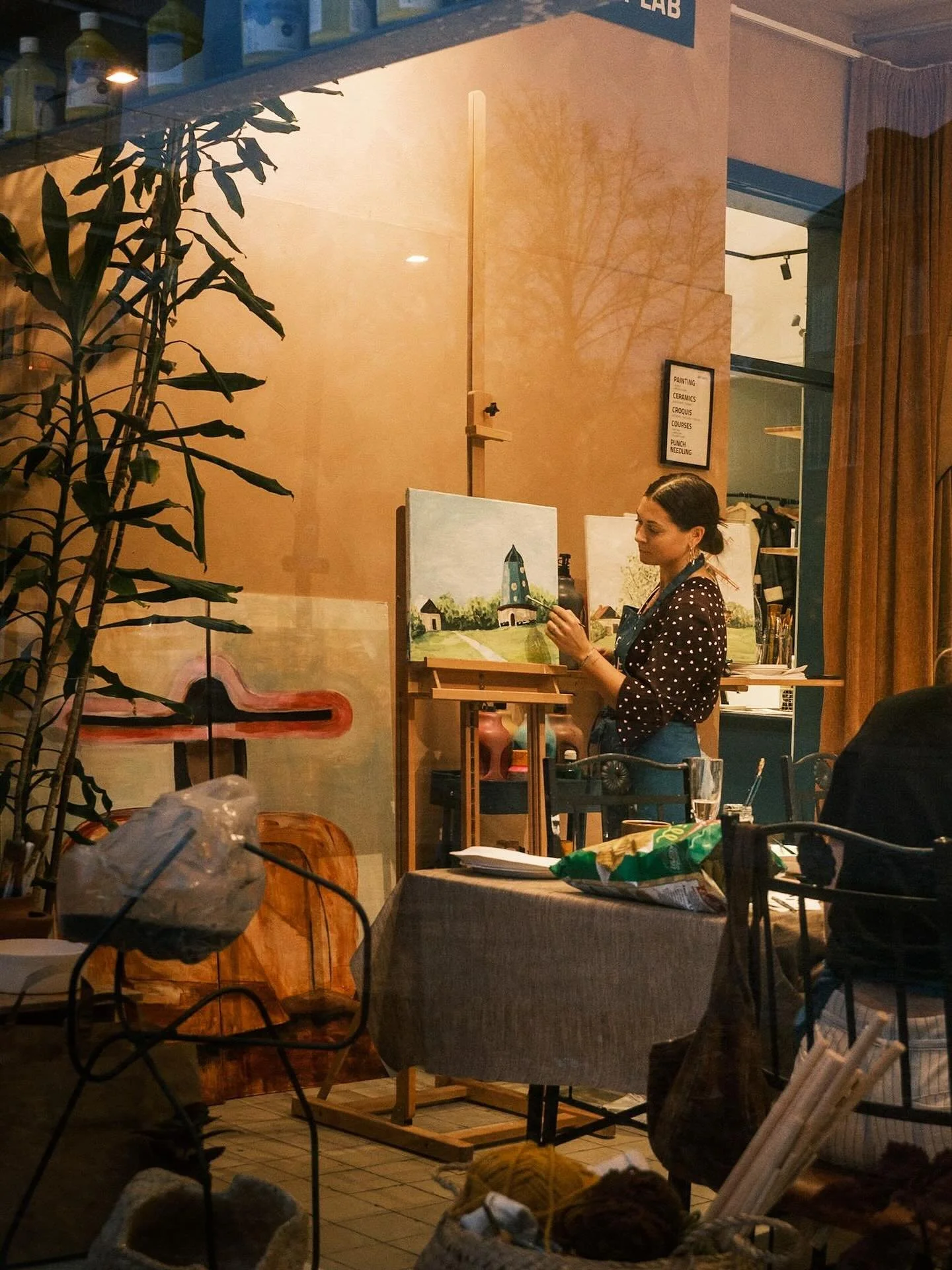 The rain comes and goes but the studio stays warm and cosy 🌞 welcome in! #sipandcreatemalmo #sipandcreate #sipandpaint #artnight #artlife #paintingevent #artinmalmo