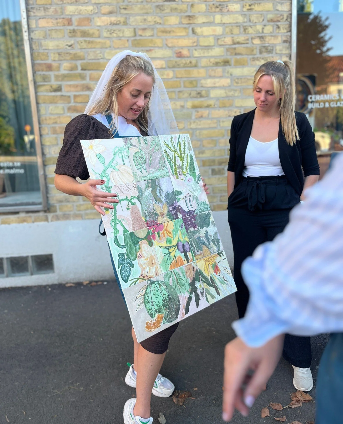 Pumpkin and veggie season is on! 🥒 🥕🎃 Why not paint them as a dynamic Co-Create artwork?⁠
⁠
#sipandcreatemalmo #paintingevent #artnight #sipandcreate #painting #sipandpaint #malmoart #artinmalmo #kickoff #teambuilding #paintparty #paintingparty #a