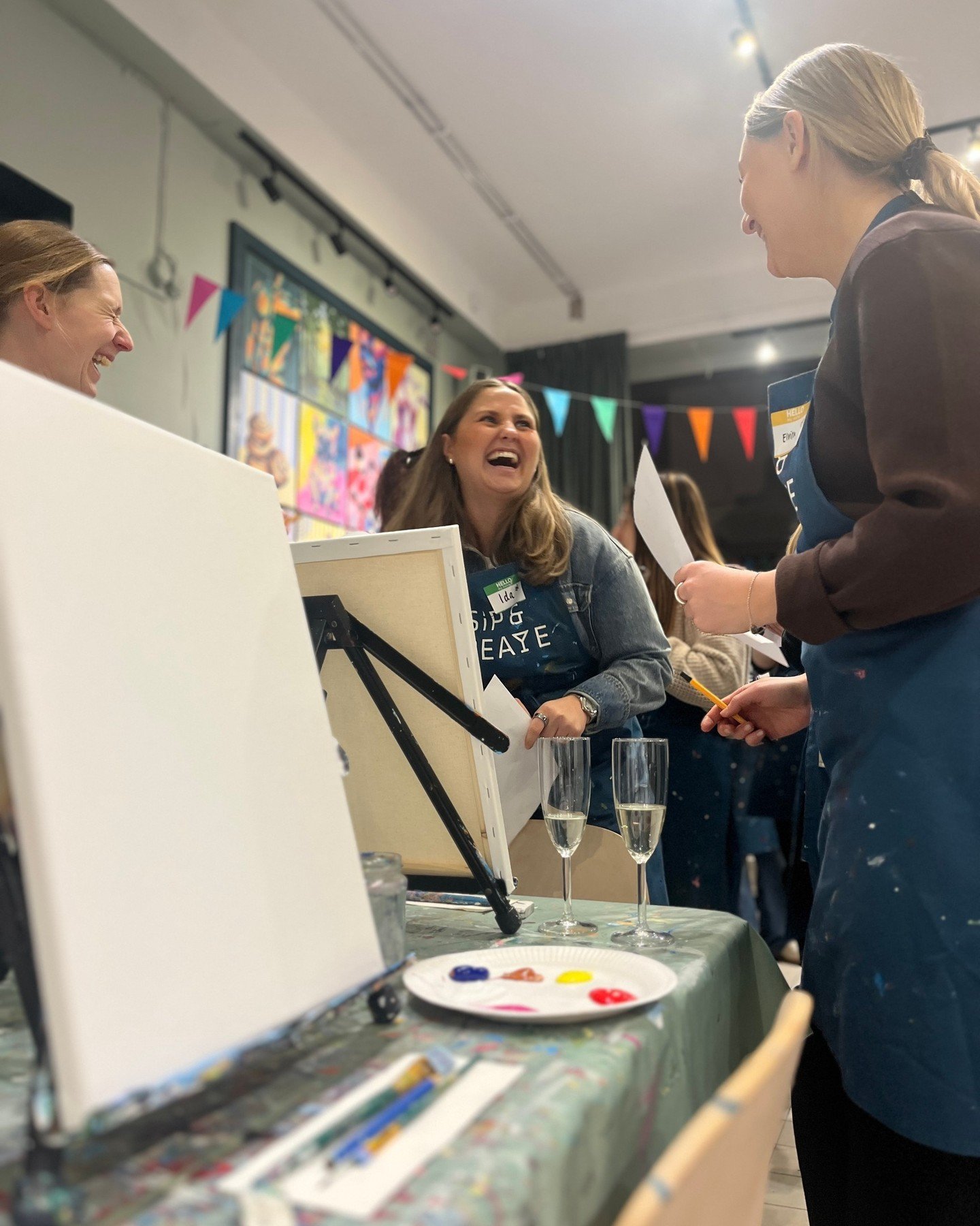 Galentines was lit 🔥❤️ 30 inspiring women made beautiful connections through creativity and conversation! @thedatingclubmalmo

#sipandcreatemalmo #paintingevent #artnight #sipandcreate #painting #sipandpaint #malmoart #artinmalmo #kickoff #teambuild