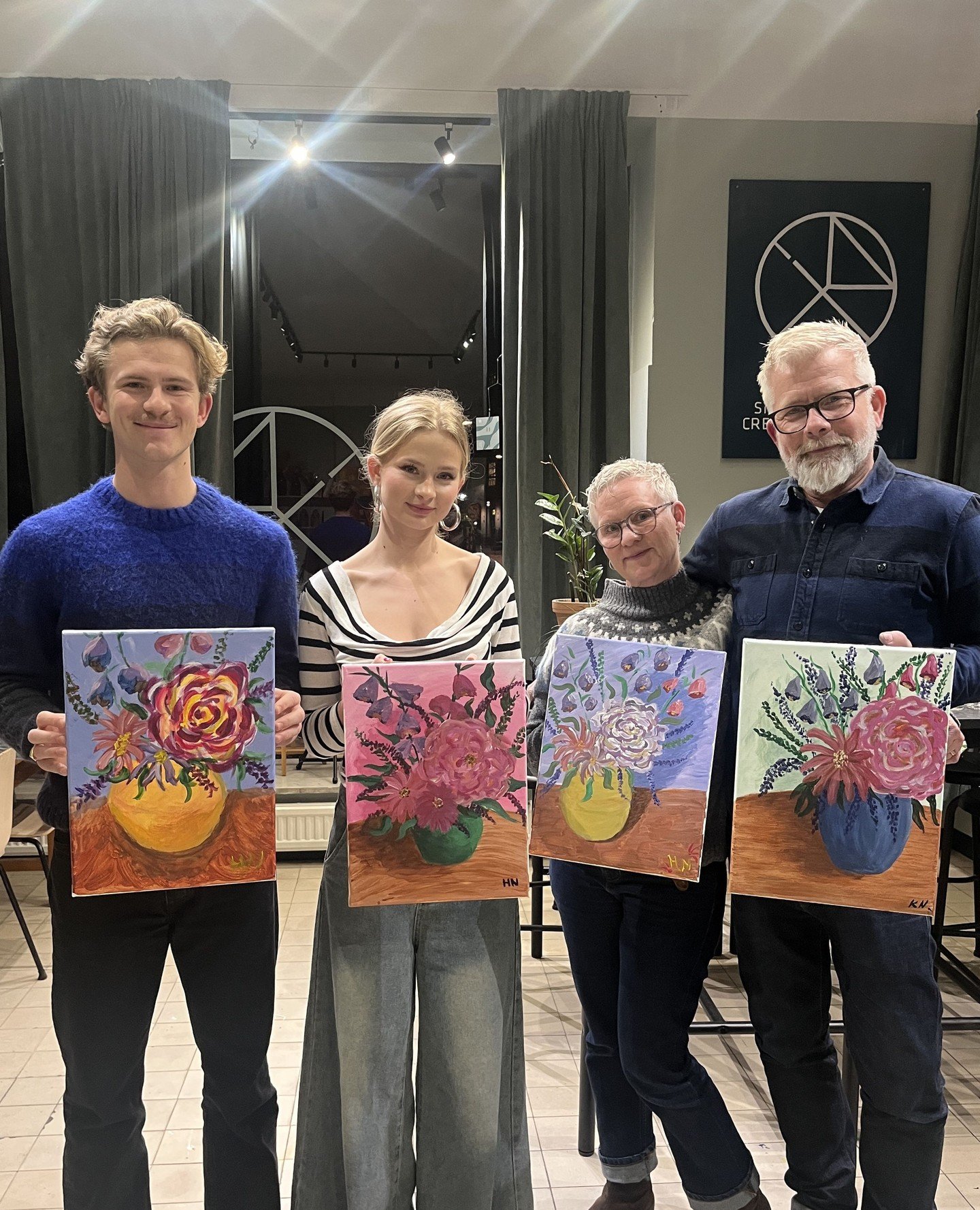 What time is it? Family time! ⁠Bring your loved ones to a creative 3 hour session of painting, flower binding, ceramics, croquis, punch needling or whatever you would like to experience together! ⁠
⁠
#sipandcreatemalmo #paintingevent #artnight #sipan
