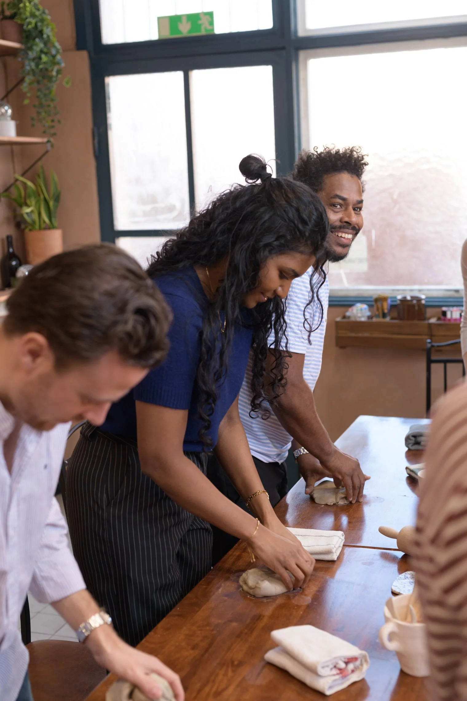 Keramik i Malmö hos Sip and Create. Lär dig bygga med lera