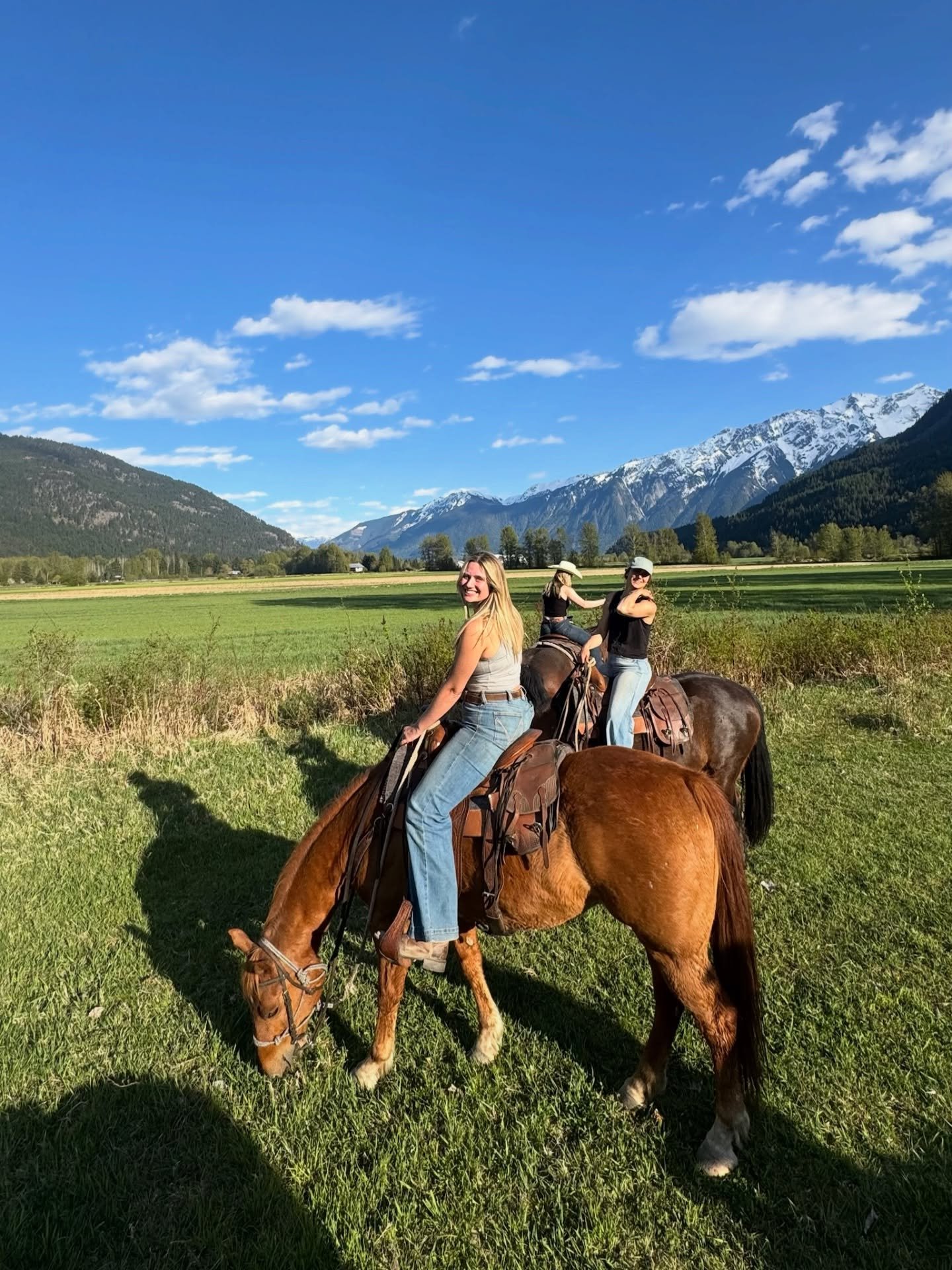 Stunning Spring days in the Meadows ❤️

#pemberton #whistler #horseriding #canada #britishcolumbia