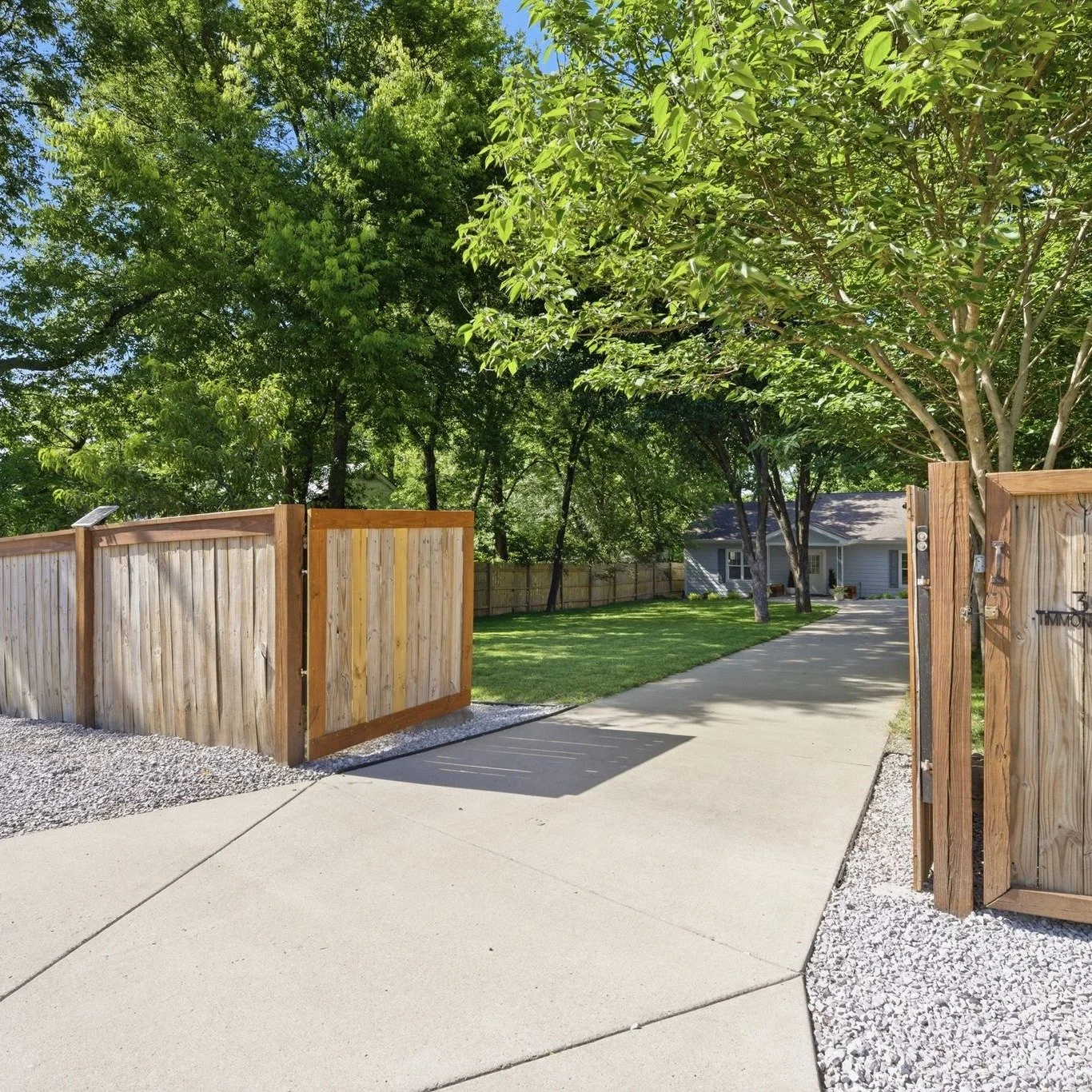 OPEN TODAY 11-1!

Just Listed in Woodbine!

Adorable, move in ready home tucked away in the heart of the city! Located in Woodbine, just minutes from downtown, 440 and Briley Parkway, this home is convenient to all the fun things Nashville has to off