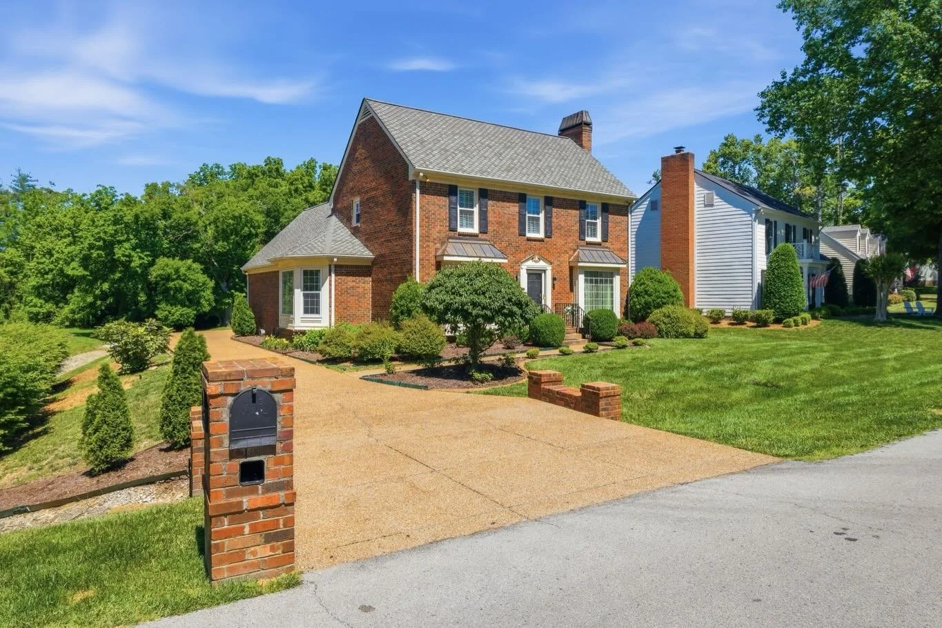UNBELIEVABLE NEW PRICE!

$850,000 in Franklin&rsquo;s Cottonwood!

OPEN TODAY 10-12!

166 Cottonwood Drive

3 beds/2.5 baths
2467 square feet