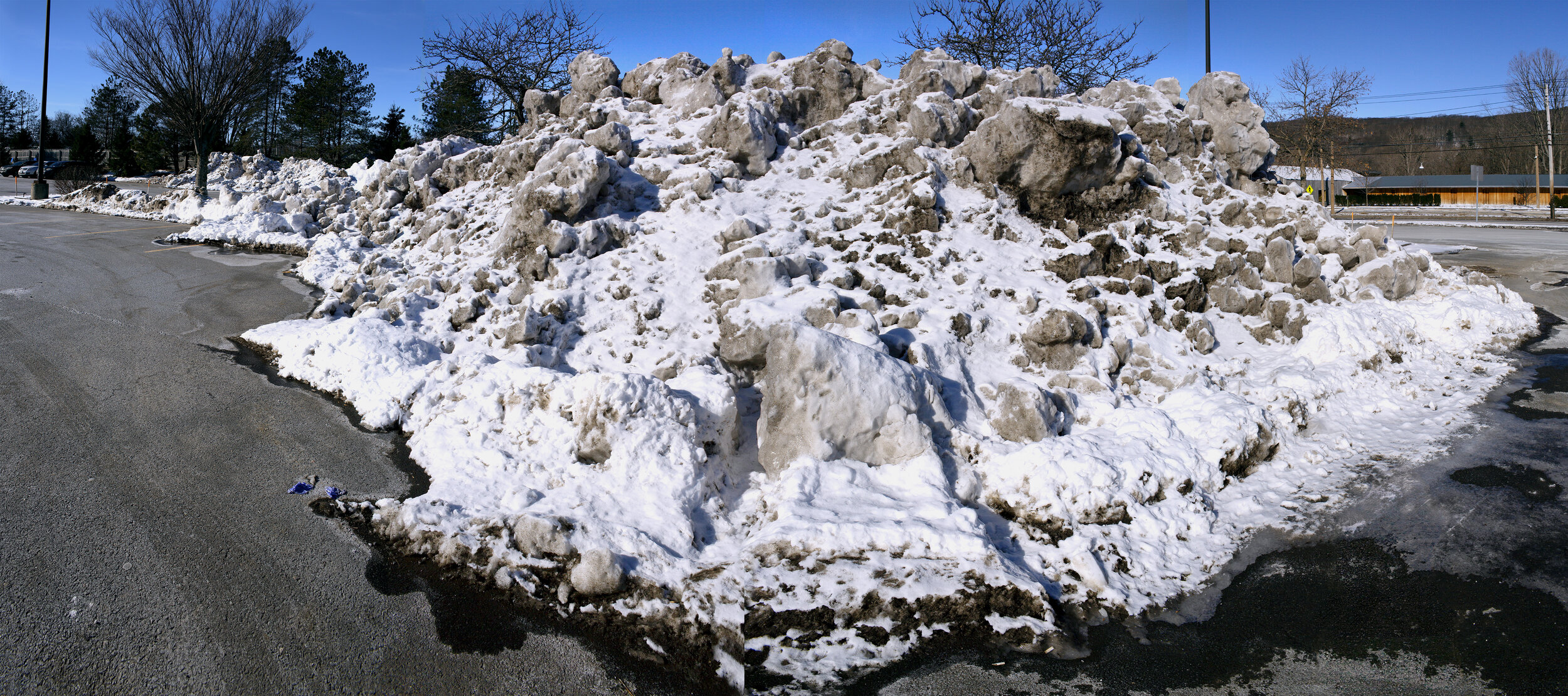 Stop 'n Shop Snowbank