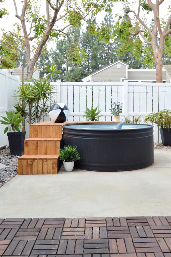 Stock Tank Pools for Your Backyard - The New York Times