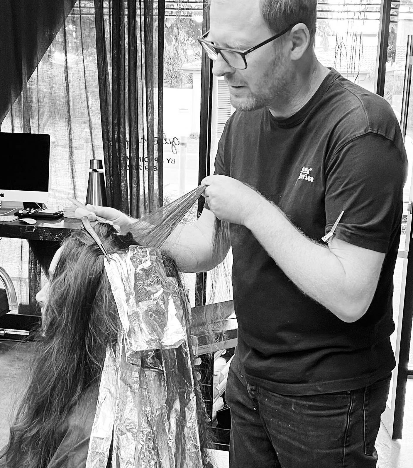 Lincoln doing his thing 🖤 #gilstonfourfamily #goldcoasthairsalon