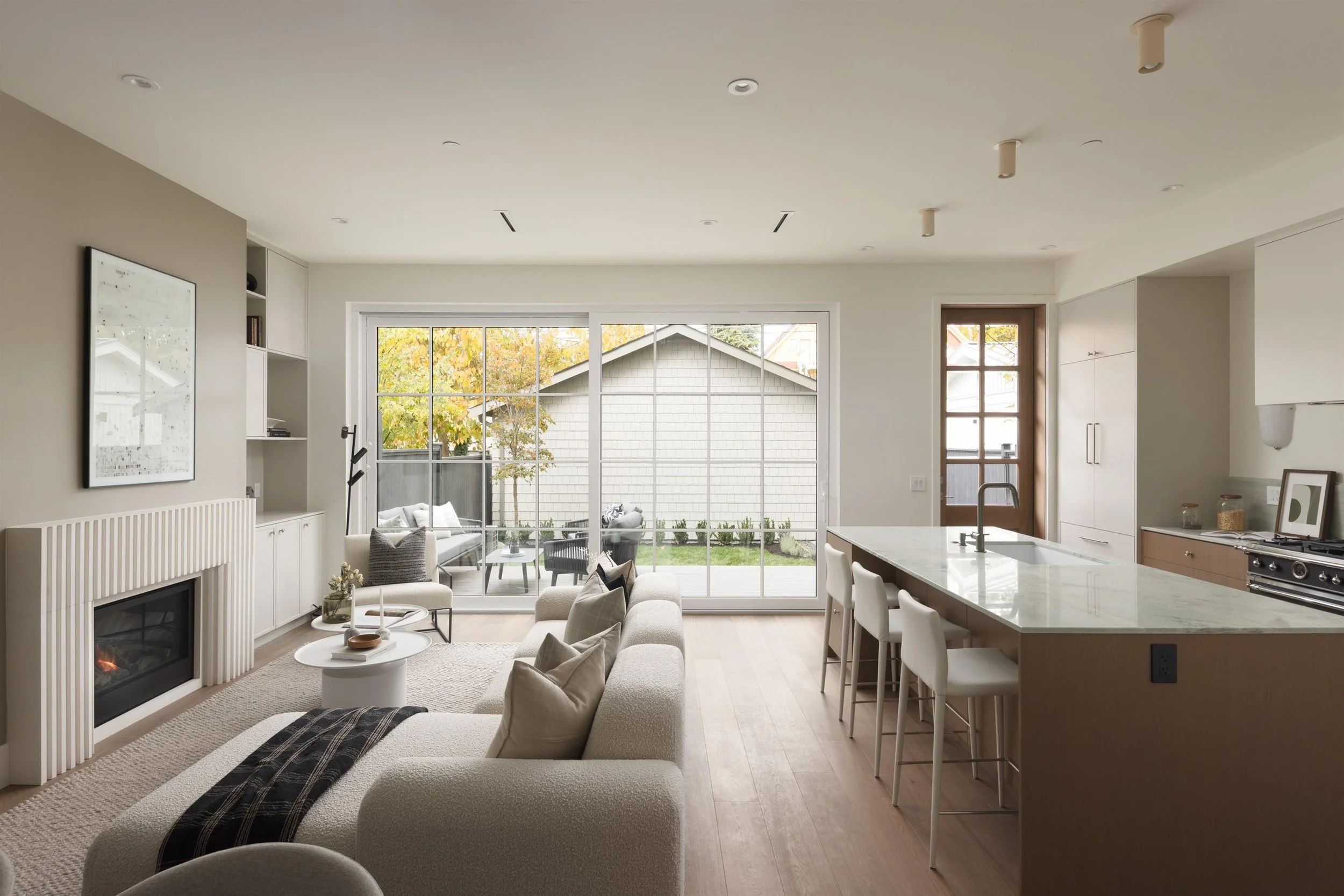 2 15 W 20TH AVENUE, Vancouver, BC, V5Y 2C2