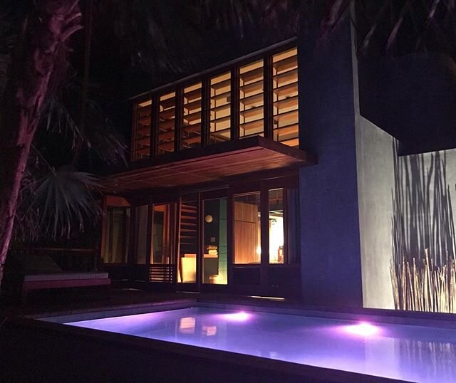 Our main bedroom at night ✨🌙
This room has double height ceiling and a warm tub for those cozy nights
#mamsiankaan #siankaanbiospherereserve #tulum #doubleheightspace #light #lighting #pool #cozy