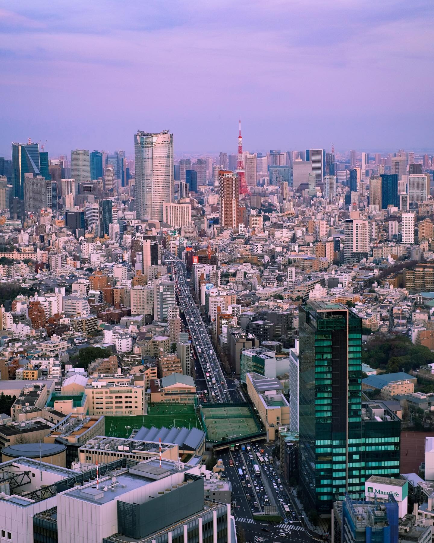 I 💖 Tokyo🗼
.
.
.
#breathingtokyo #lifeinjapan  #thisisjapan #japanlife #shibuyasky #tokyonights #everydayjapan #cityphotography #shibuya #citylights #tokyoskyline #tokyosunset #streetphotography #tokyostreetphotography #dailylifeinjapan #lifeintoky