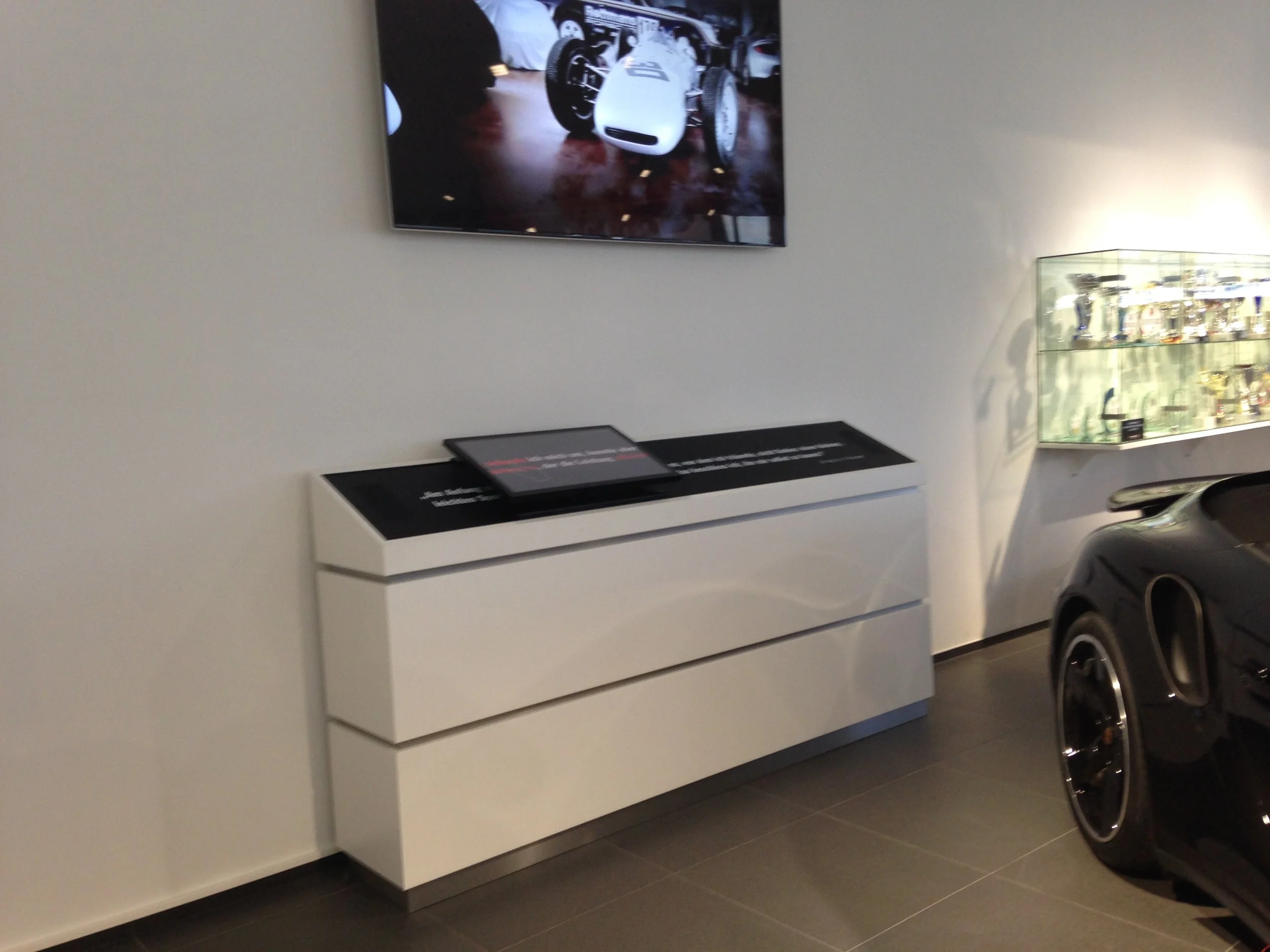 porsche-brandspot-modul-ausstellung-integration.jpg