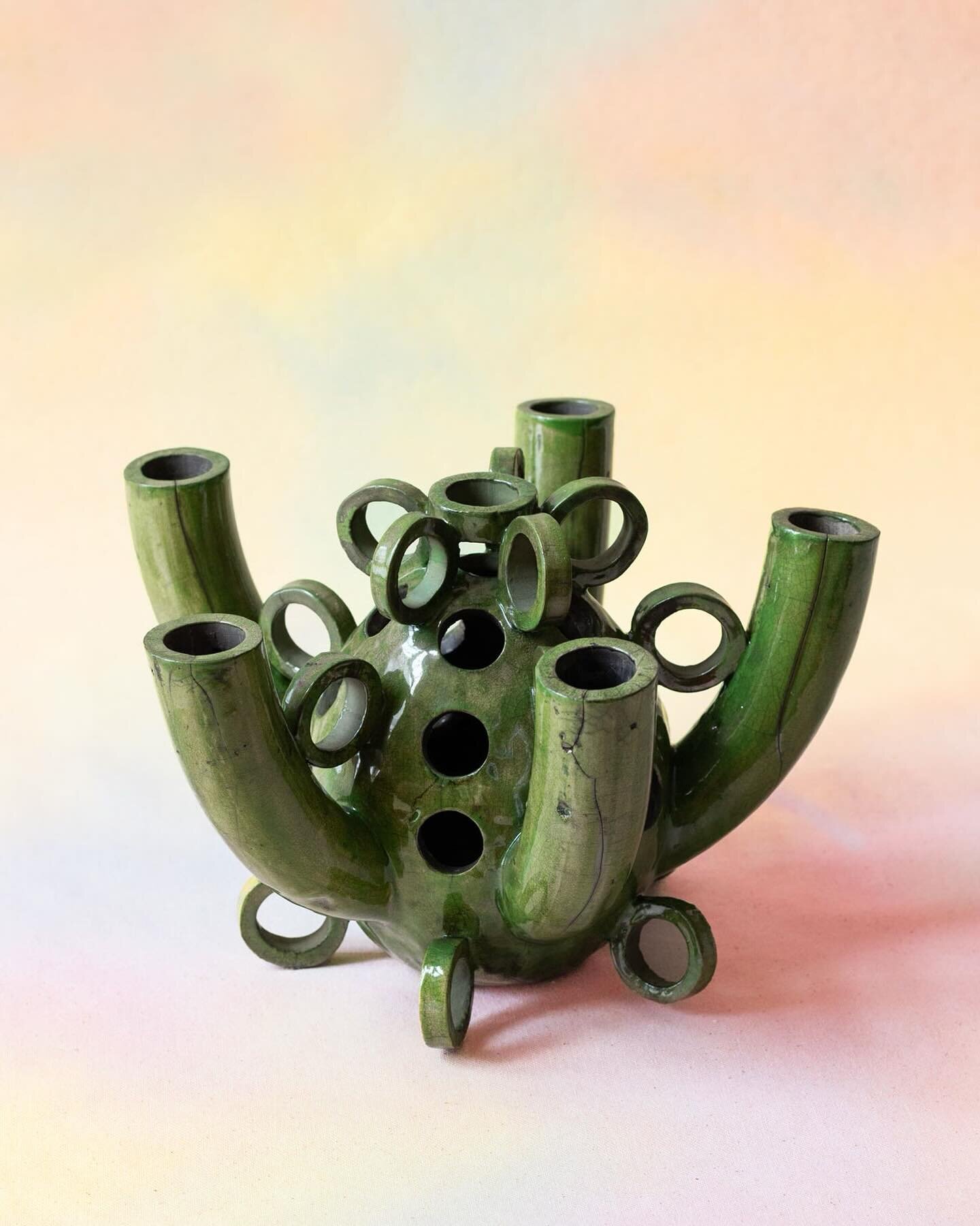 Green Raku. Finally posting photos that I took months ago of work that I made last summer. When life demands all of my attention, art moves in slow motion. 
.
.
.
.
#ceramics #ceramicsculpture #contemporaryceramics #raku #tulipiere #clay