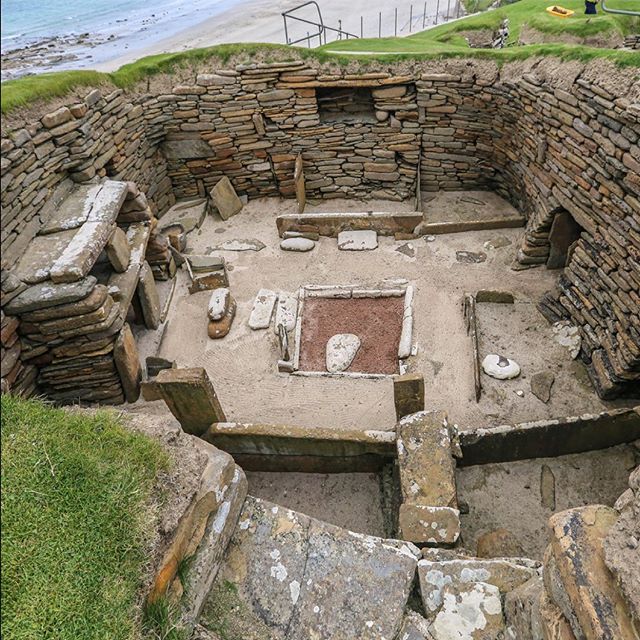 Skara Brae, the Scottish Pompeii. 
Learn more here: https://buff.ly/2L6ceWl

#skarabrae #theheartofneolithicorkney #scotland #scottisharchaeology #orkney #neolithicorkney #neolithic #prehistory #britishhistory #podcast #learn #pompeii #scotland #scot