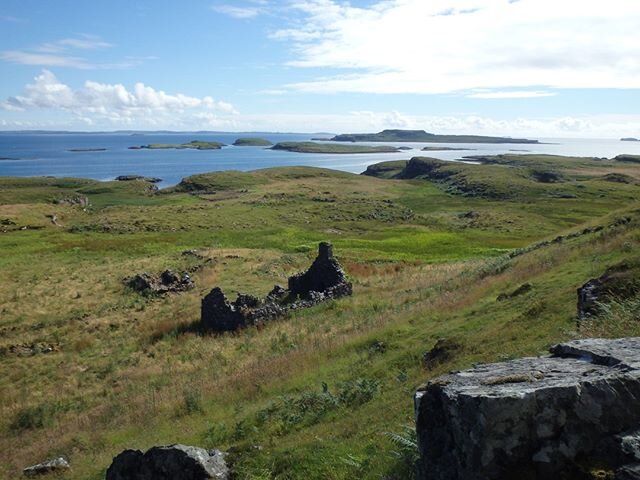 Everyone ready for a new episode? ⠀
⠀
On Friday we're going back to Scotland, to the blustery Western Isles to talk about some pretty freaky skeletons. They're mummified, they're Frankensteined and they were hundreds of years old when they were final