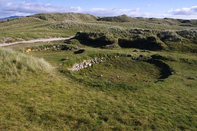 Tomorrow is the new episode! It's about a special place called Cladh Hallan, a place inhabited for hundreds of years during the Scottish Bronze Age. If you want to listen now, join us on Patreon, where some patrons have early access to episodes! ⠀
⠀

