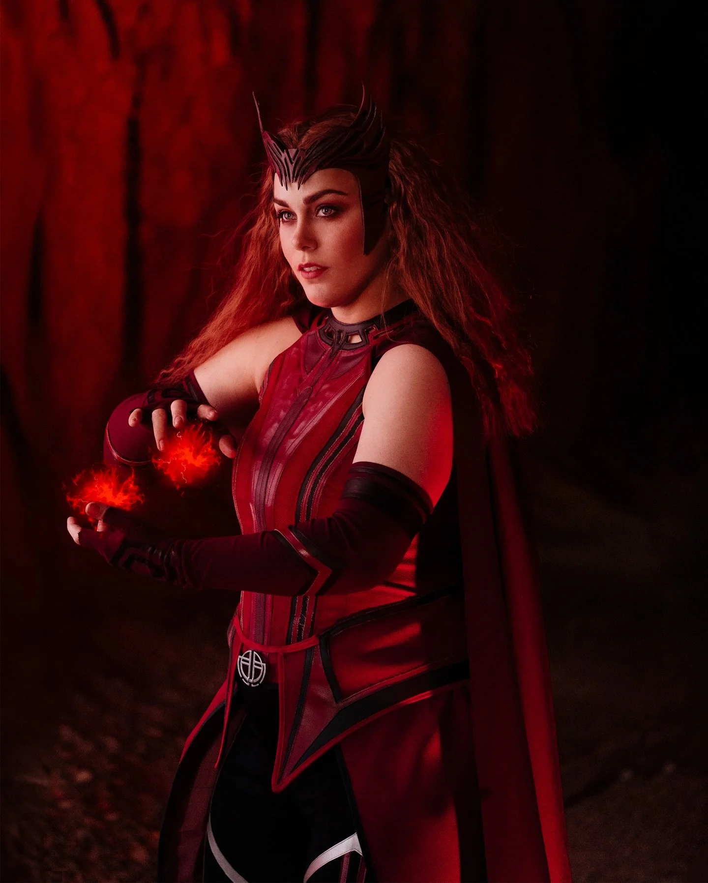 Scarlet witch by @rhavaniell ❤️

#scarletwitchcosplay #scarletwitch #marvelcosplay #cosplayphotograpy #cosplay