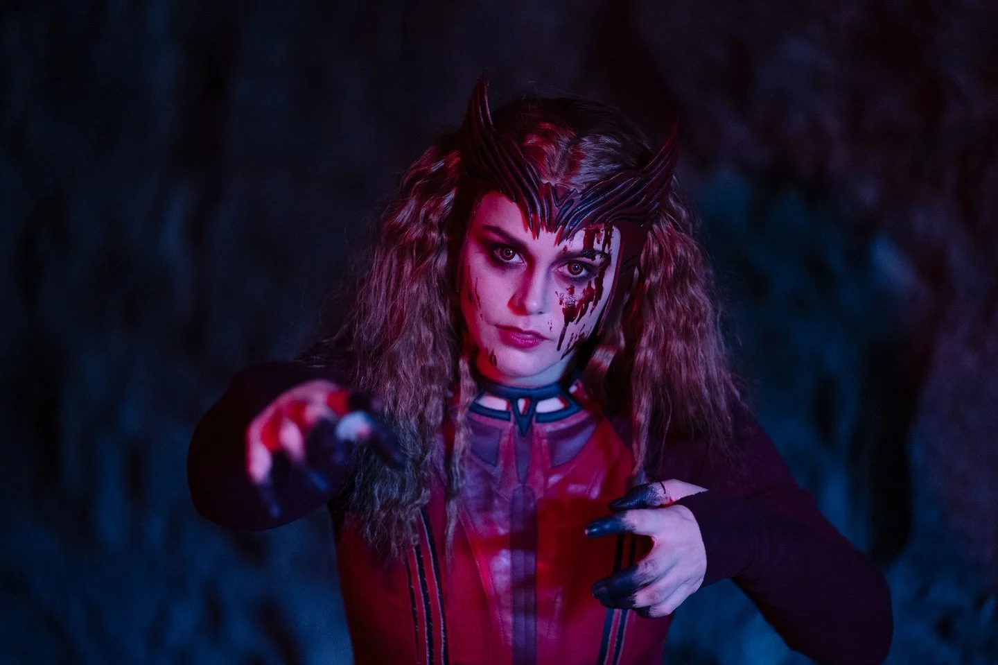 Scarlet Witch by @rhavaniell 🖤

#scarletwitchcosplay #scarletwitch #marvelcosplay #cosplayphotograpy #cosplay