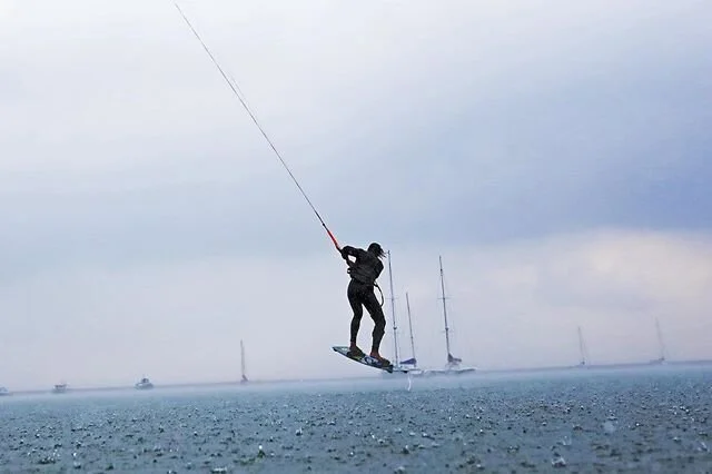 Things got a little bit spicy on a recent photo shoot with @courtintheact who is literally being powered by electricity here ⚡️ @duotone.kiteboarding.uk @theactiveisland 
#kiteboarding #kitesurf #rain #moodygrams #electric #storm #kitelife #thekitesh