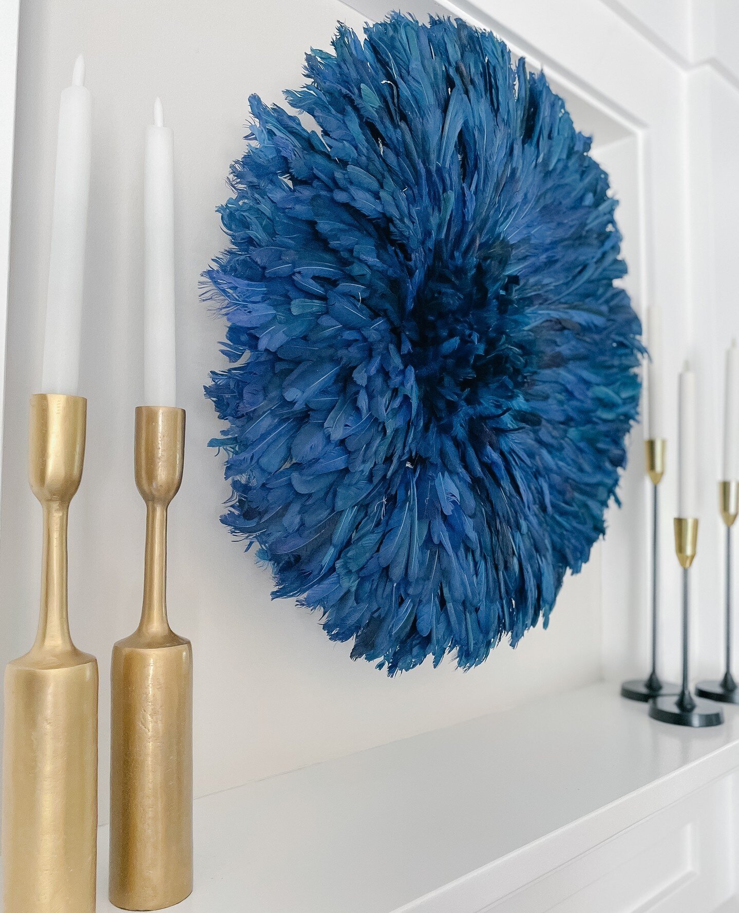 Another beautiful juju hat by @picoarthouse! This hat perfectly matches our living room d&eacute;cor right now. We're going for a navy blue and gold theme!⁠
⁠
Save this picture for some mantlepiece inspo or send this to a friend who's looking to swit