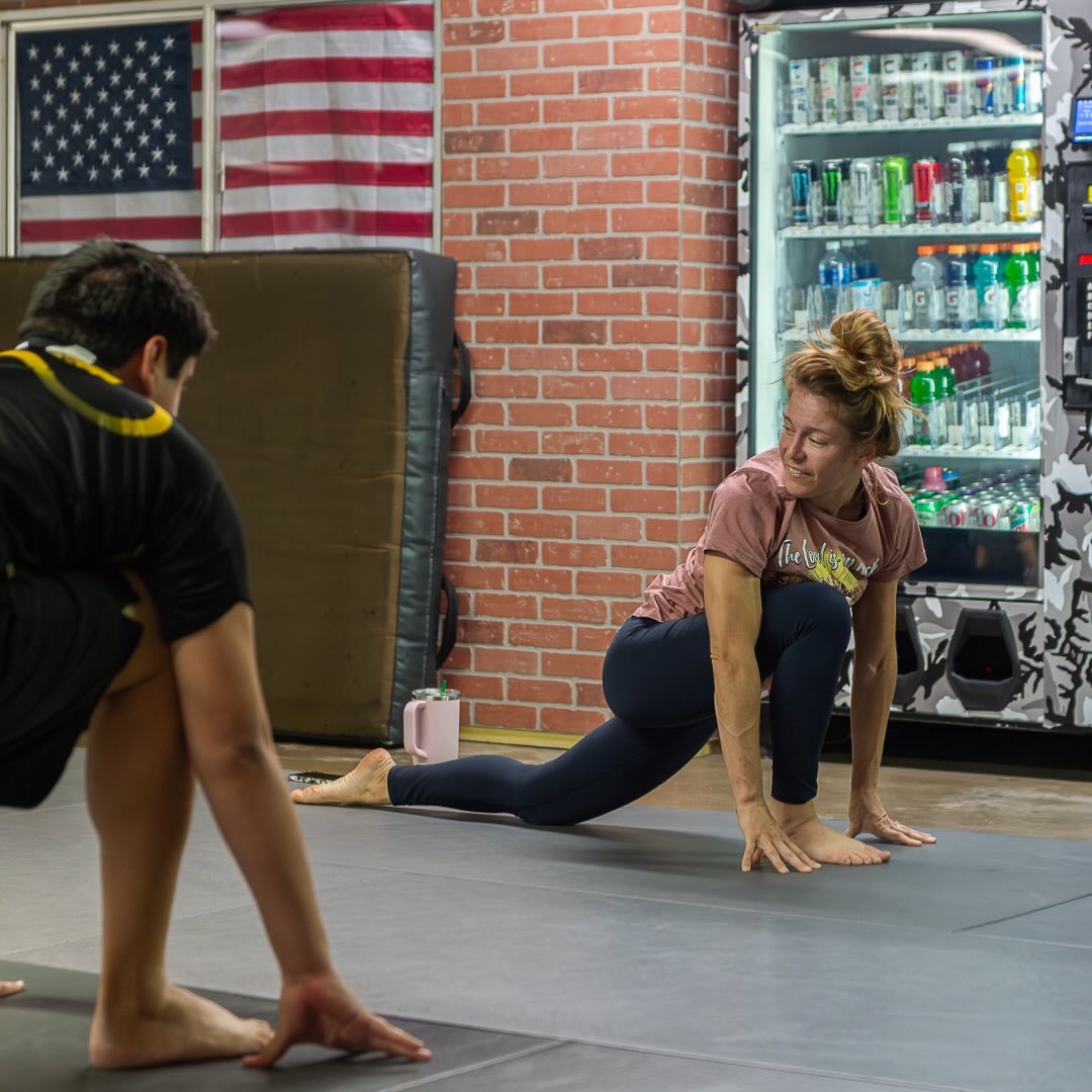 Yoga | Wednesdays | 6:30pm
&bull;
W / @balancing_grace 
&bull;
🚨COME TRY A FREE CLASS🚨