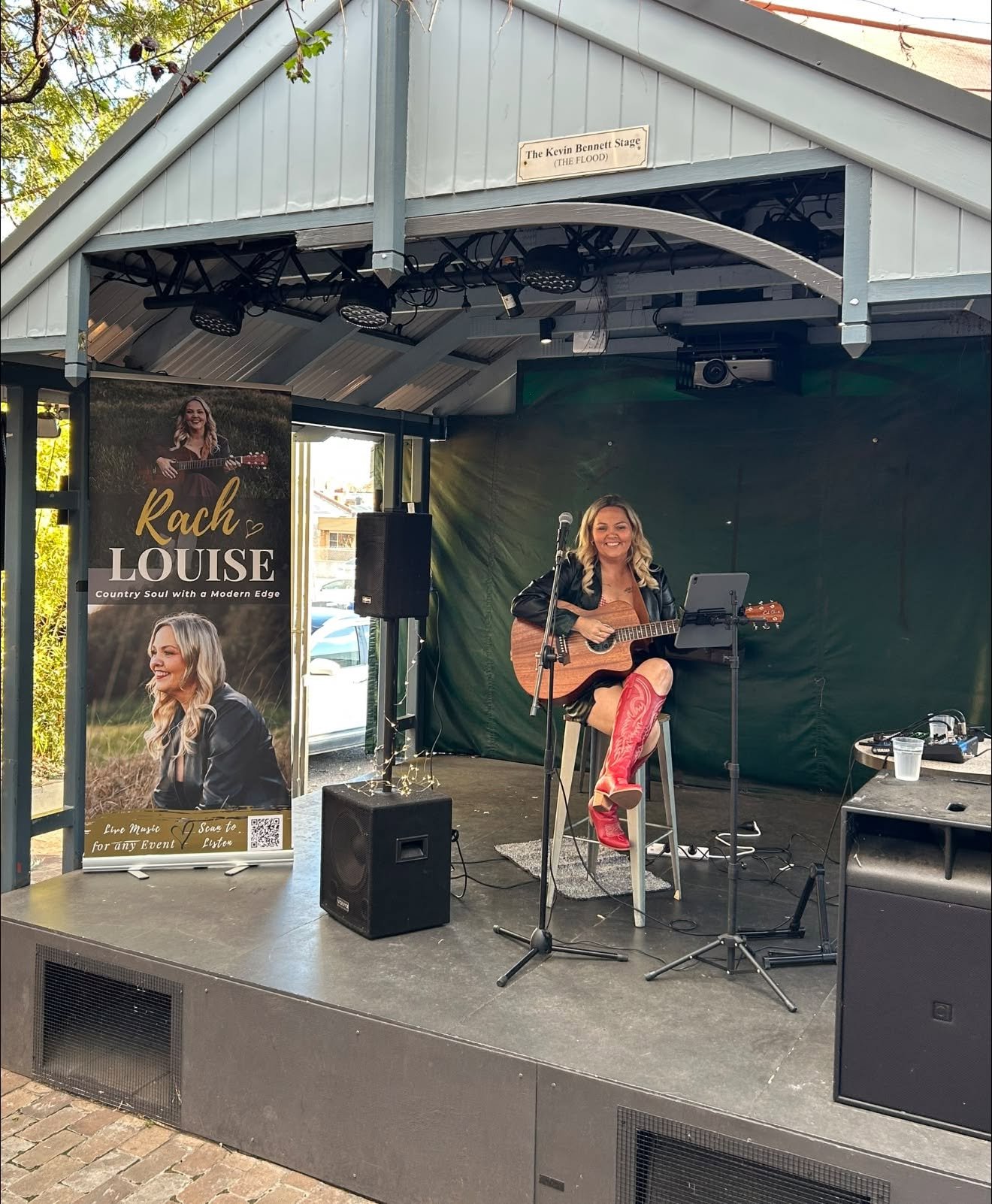 Live Music: Rach Louise
